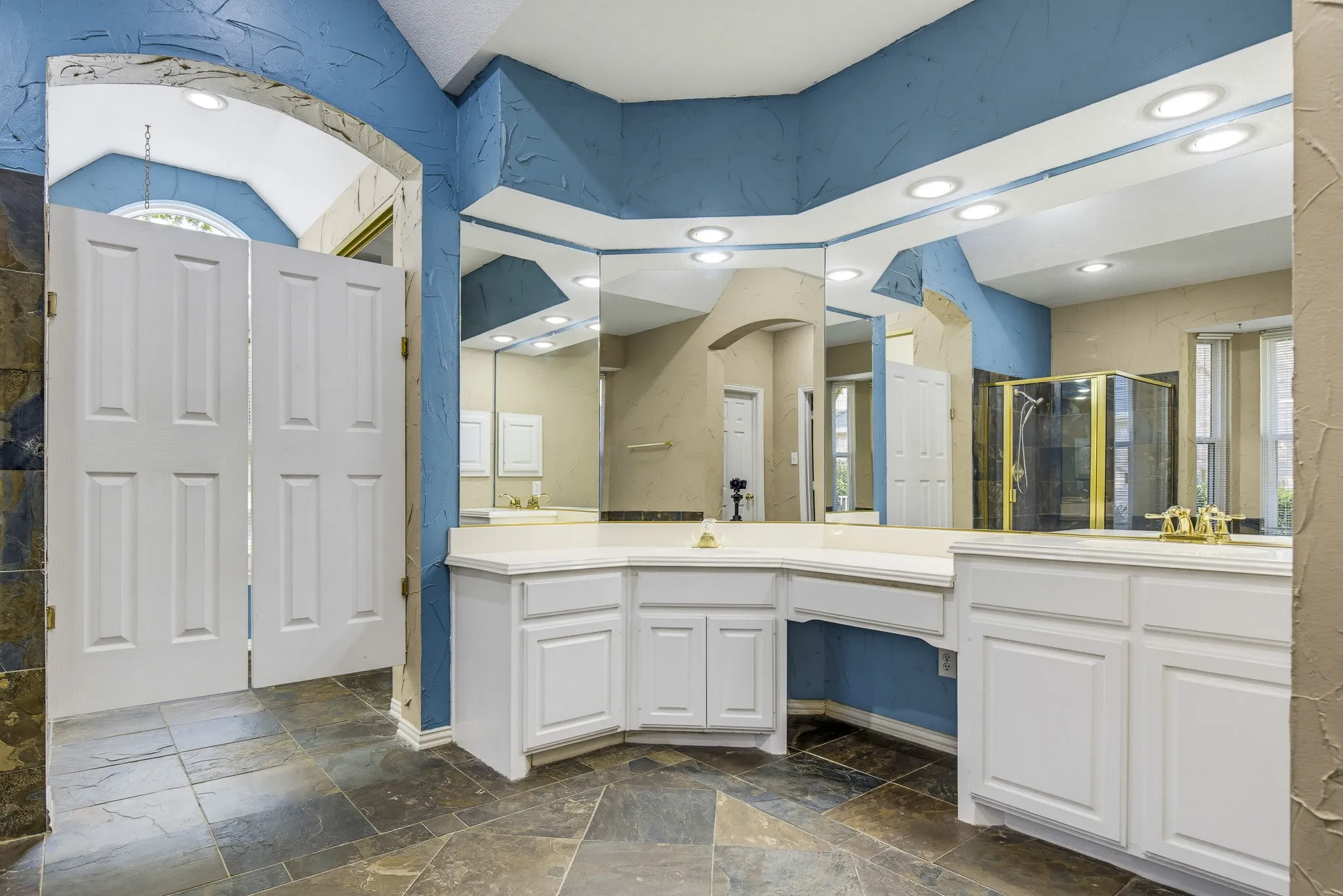 Single Family Residence For Sale in Denton County , 1805 Kipling Drive, Flower Mound, Texas 75022, 3 Bedroom, 4 Bathroom, 2 Garage spaces, 3,459 Sqft, built in 1992, mls#21388952, Real Estate Agent in Flower Mound, Homes For Sale in Denton county, Homes For Sale in Flower Mound, Realtor in Flower Mound Texas, Real Estate Brokerage Independent Realty Texas, Luminita Cordes Realtor