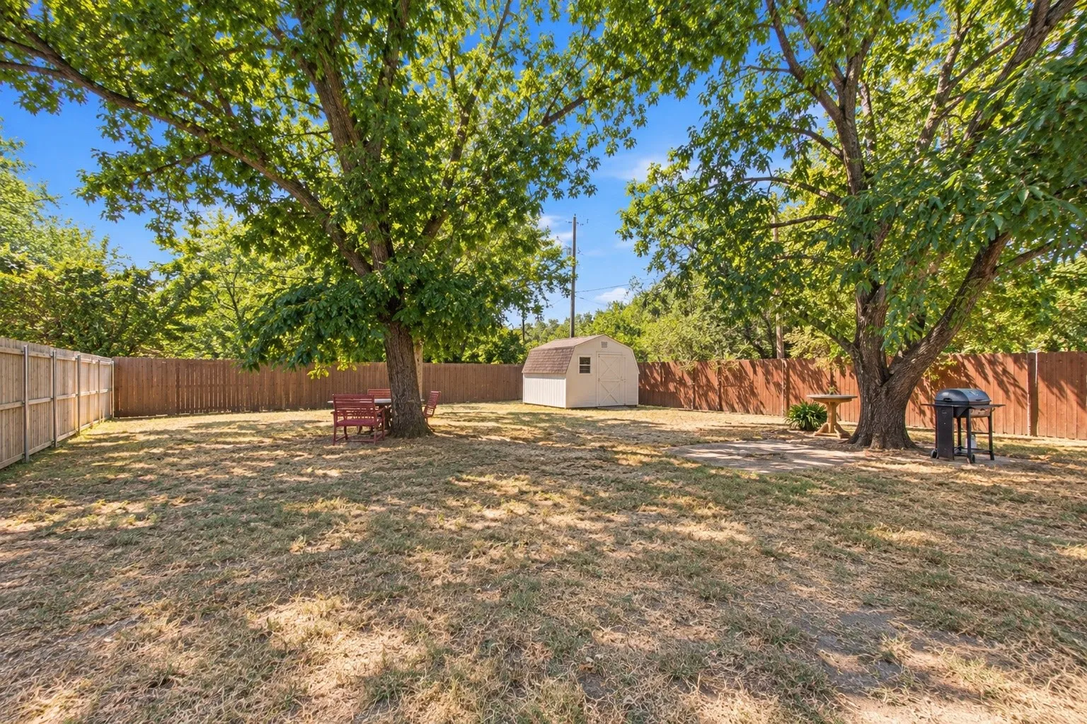 Single Family Residence For Sale in Dallas County , 1141 Rancho Drive, Mesquite, Texas 75149, 3 Bedroom, 1 Bathroom, 1 Garage spaces, 1,182 Sqft, built in 1961, mls#21388886, Real Estate Agent in Mesquite, Homes For Sale in Dallas county, Homes For Sale in Mesquite, Realtor in Mesquite Texas, Real Estate Brokerage Independent Realty Texas, Luminita Cordes Realtor
