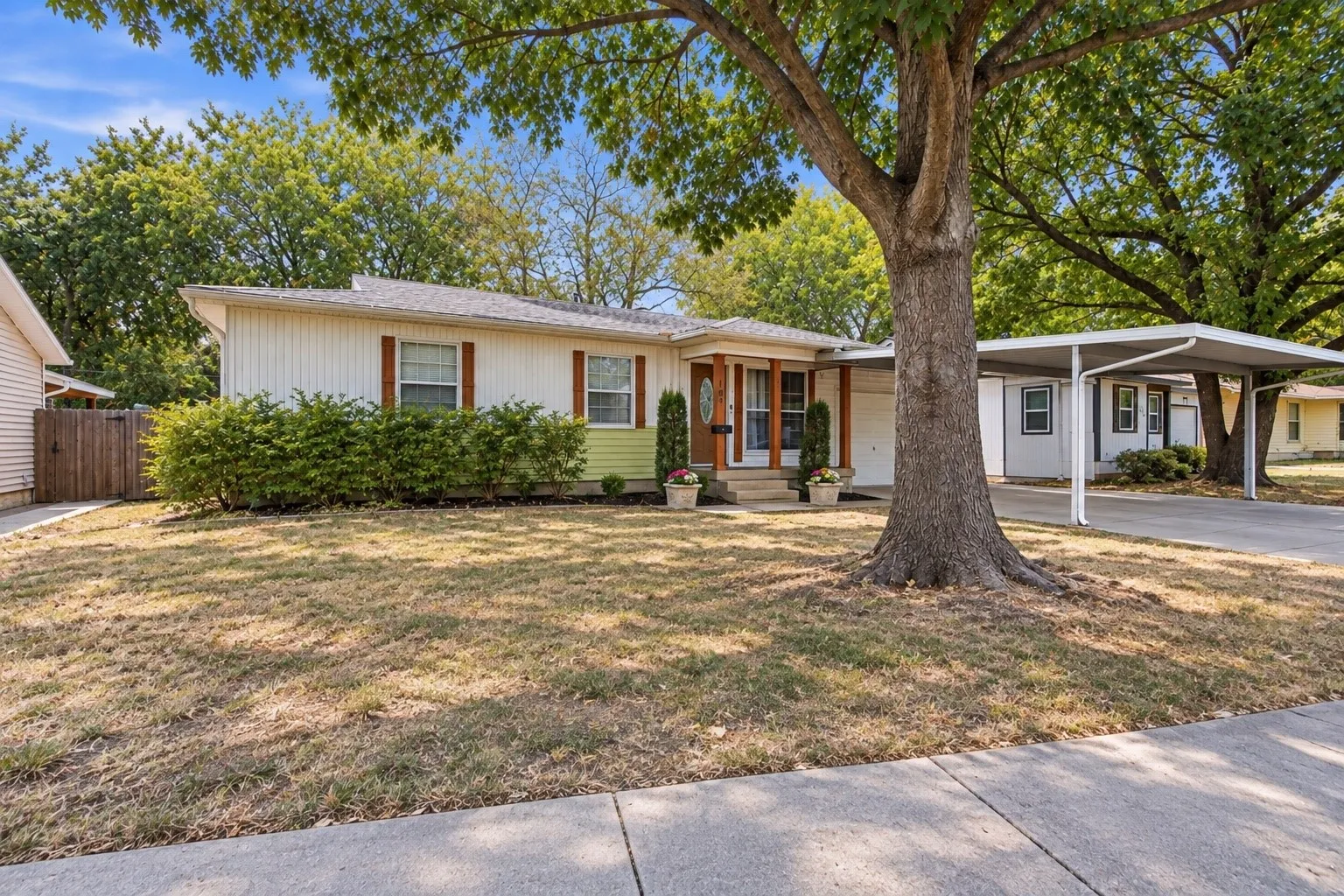 Single Family Residence For Sale in Dallas County , 1141 Rancho Drive, Mesquite, Texas 75149, 3 Bedroom, 1 Bathroom, 1 Garage spaces, 1,182 Sqft, built in 1961, mls#21388886, Real Estate Agent in Mesquite, Homes For Sale in Dallas county, Homes For Sale in Mesquite, Realtor in Mesquite Texas, Real Estate Brokerage Independent Realty Texas, Luminita Cordes Realtor