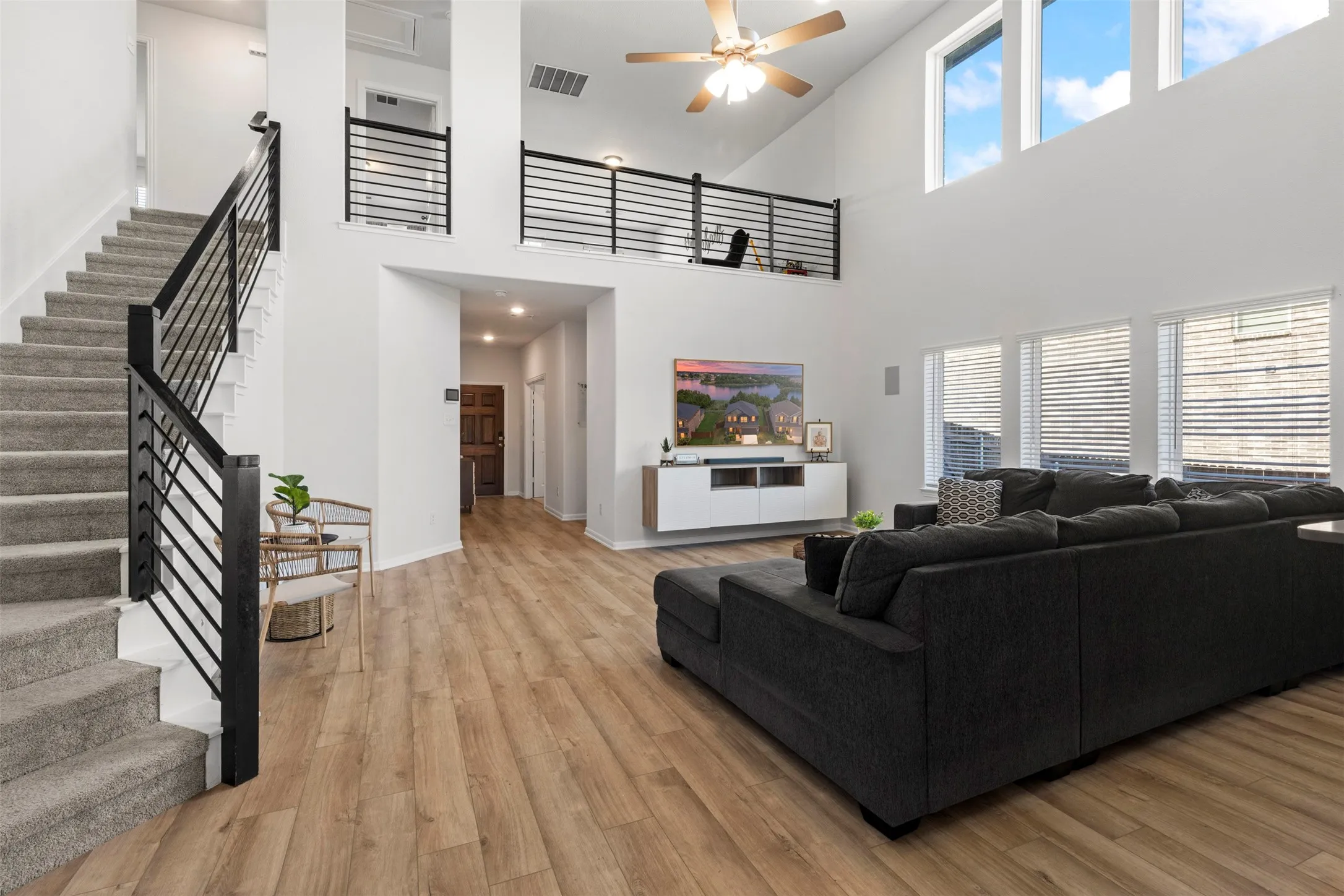 Lakefront Home w/ High Ceilings/Open Concept Floor Plan