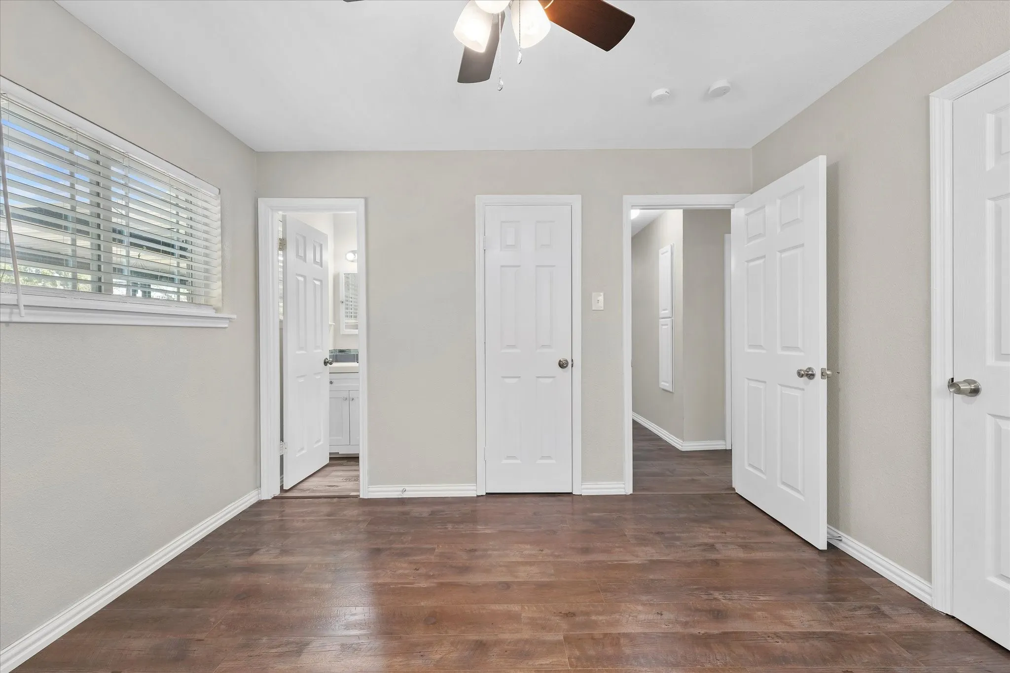 Single Family Residence For Sale in Tarrant County , 1900 Alan A Dale Road, Arlington, Texas 76013, 3 Bedroom, 2 Bathroom, 1 Garage spaces, 994 Sqft, built in 1959, mls#21389641, Real Estate Agent in Arlington, Homes For Sale in Tarrant county, Homes For Sale in Arlington, Realtor in Arlington Texas, Real Estate Brokerage Independent Realty Texas, Luminita Cordes Realtor