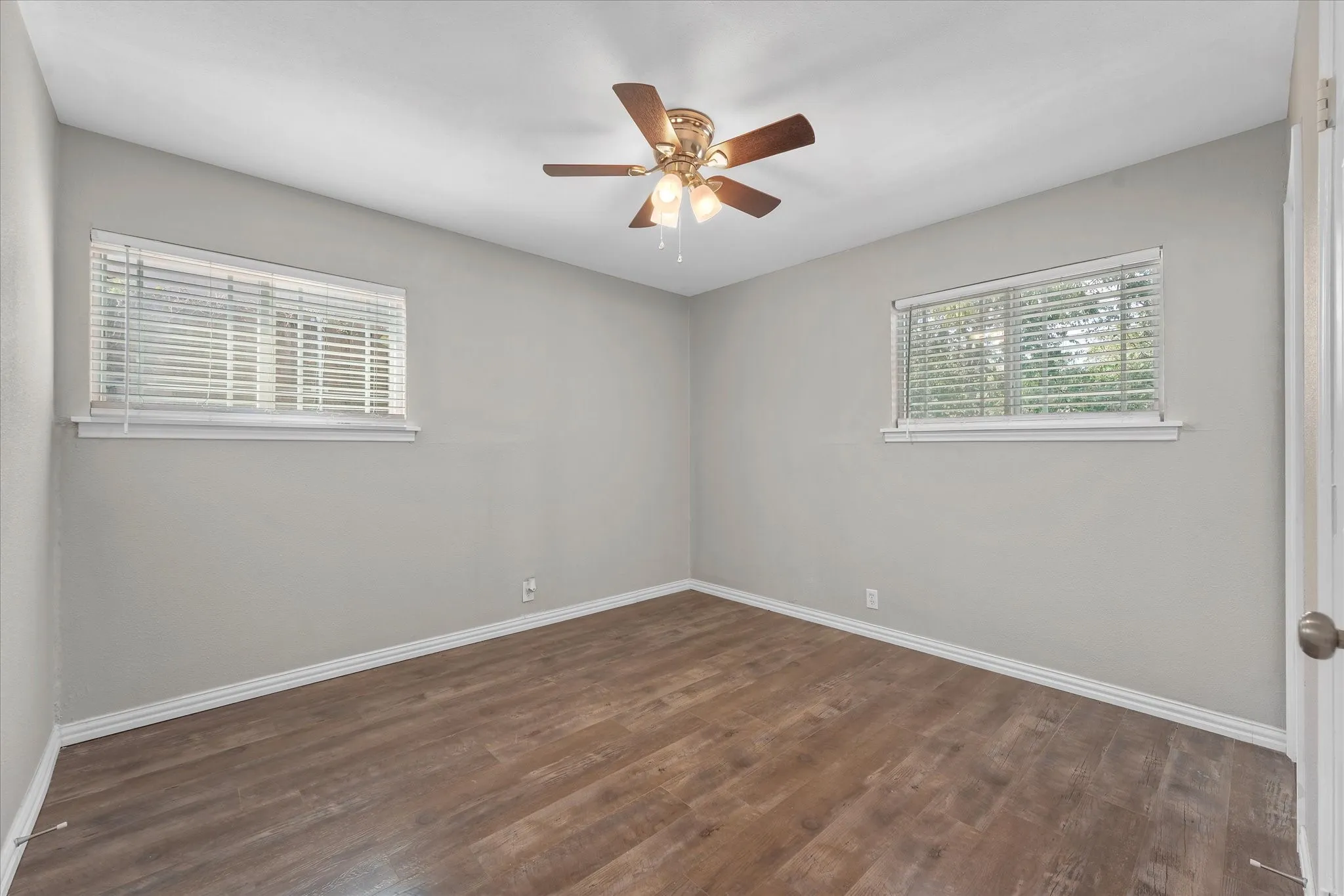 Single Family Residence For Sale in Tarrant County , 1900 Alan A Dale Road, Arlington, Texas 76013, 3 Bedroom, 2 Bathroom, 1 Garage spaces, 994 Sqft, built in 1959, mls#21389641, Real Estate Agent in Arlington, Homes For Sale in Tarrant county, Homes For Sale in Arlington, Realtor in Arlington Texas, Real Estate Brokerage Independent Realty Texas, Luminita Cordes Realtor