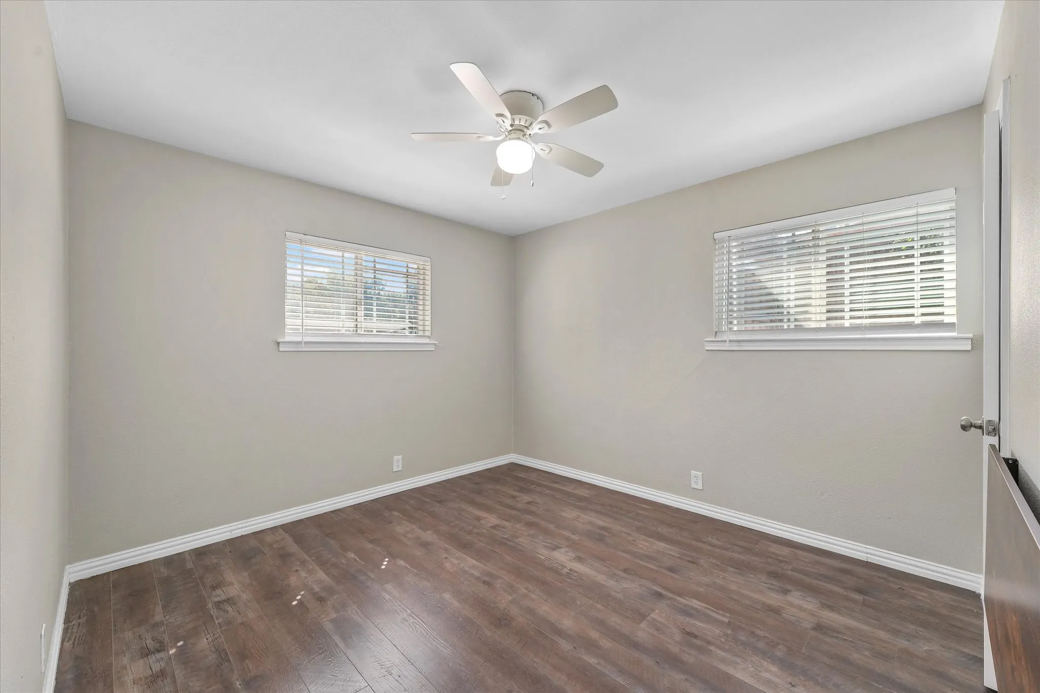 Single Family Residence For Sale in Tarrant County , 1900 Alan A Dale Road, Arlington, Texas 76013, 3 Bedroom, 2 Bathroom, 1 Garage spaces, 994 Sqft, built in 1959, mls#21389641, Real Estate Agent in Arlington, Homes For Sale in Tarrant county, Homes For Sale in Arlington, Realtor in Arlington Texas, Real Estate Brokerage Independent Realty Texas, Luminita Cordes Realtor