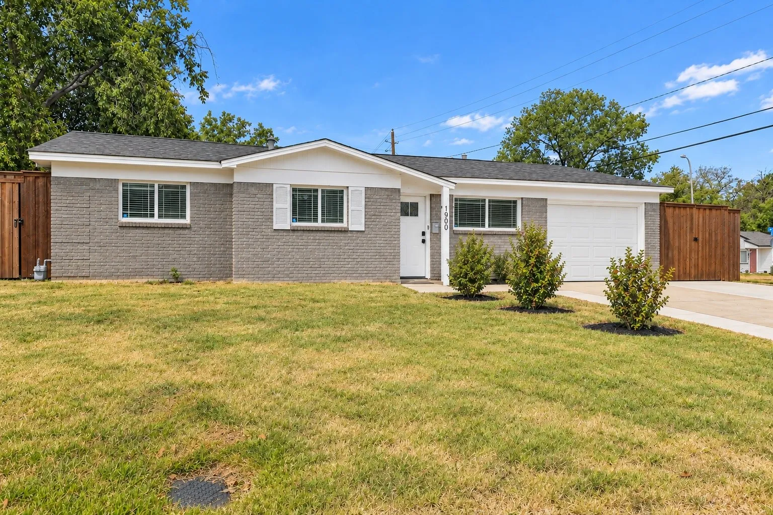Single Family Residence For Sale in Tarrant County , 1900 Alan A Dale Road, Arlington, Texas 76013, 3 Bedroom, 2 Bathroom, 1 Garage spaces, 994 Sqft, built in 1959, mls#21389641, Real Estate Agent in Arlington, Homes For Sale in Tarrant county, Homes For Sale in Arlington, Realtor in Arlington Texas, Real Estate Brokerage Independent Realty Texas, Luminita Cordes Realtor