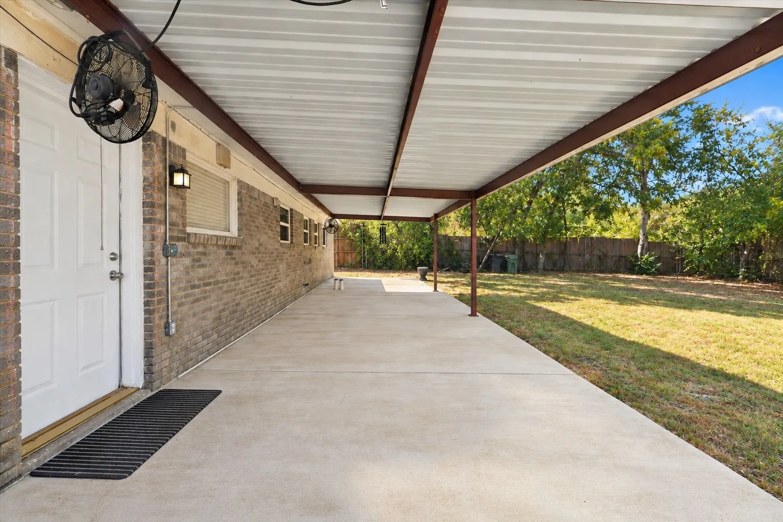 Single Family Residence For Sale in Tarrant County , 1900 Alan A Dale Road, Arlington, Texas 76013, 3 Bedroom, 2 Bathroom, 1 Garage spaces, 994 Sqft, built in 1959, mls#21389641, Real Estate Agent in Arlington, Homes For Sale in Tarrant county, Homes For Sale in Arlington, Realtor in Arlington Texas, Real Estate Brokerage Independent Realty Texas, Luminita Cordes Realtor