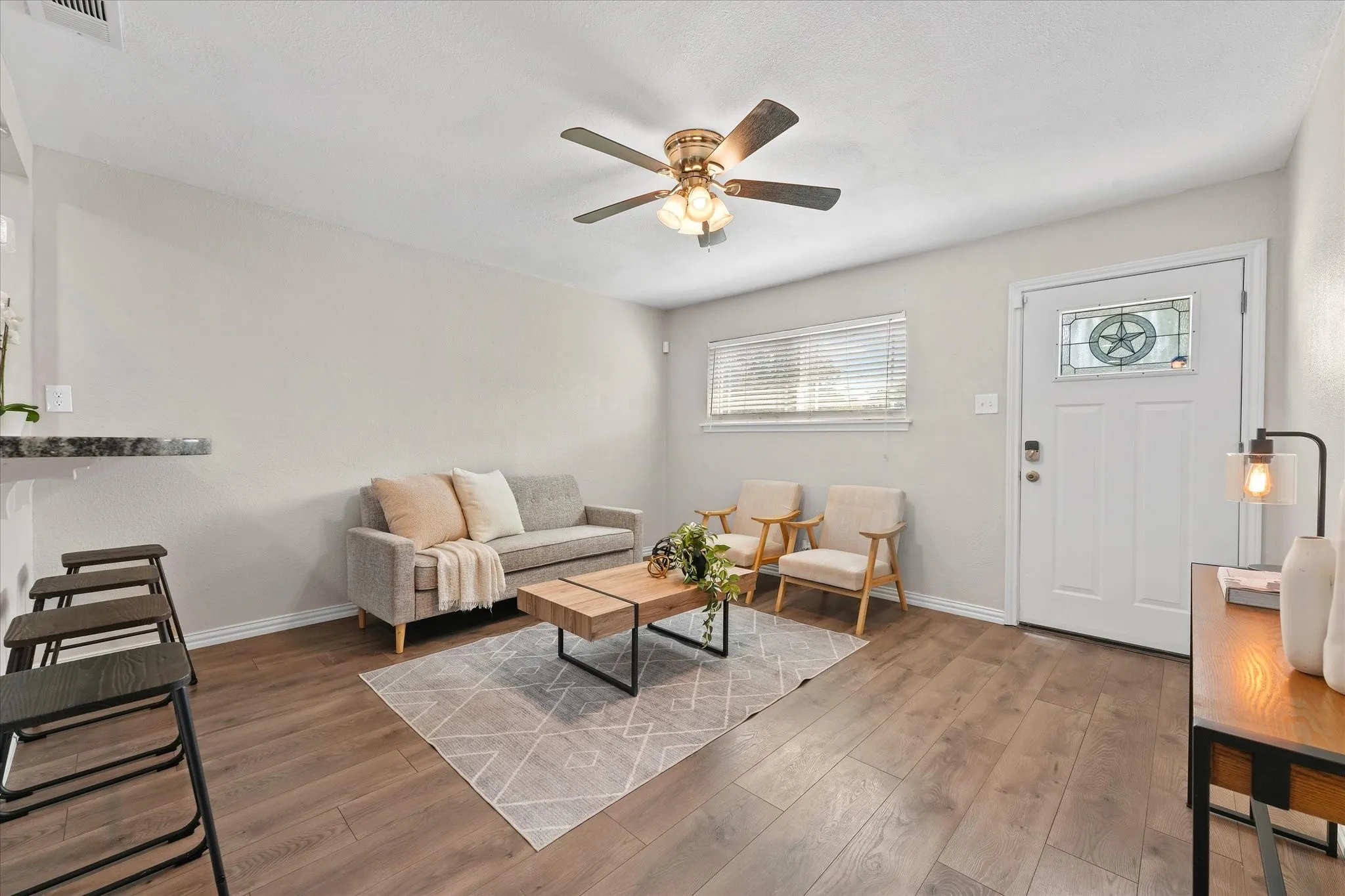 Single Family Residence For Sale in Tarrant County , 1900 Alan A Dale Road, Arlington, Texas 76013, 3 Bedroom, 2 Bathroom, 1 Garage spaces, 994 Sqft, built in 1959, mls#21389641, Real Estate Agent in Arlington, Homes For Sale in Tarrant county, Homes For Sale in Arlington, Realtor in Arlington Texas, Real Estate Brokerage Independent Realty Texas, Luminita Cordes Realtor