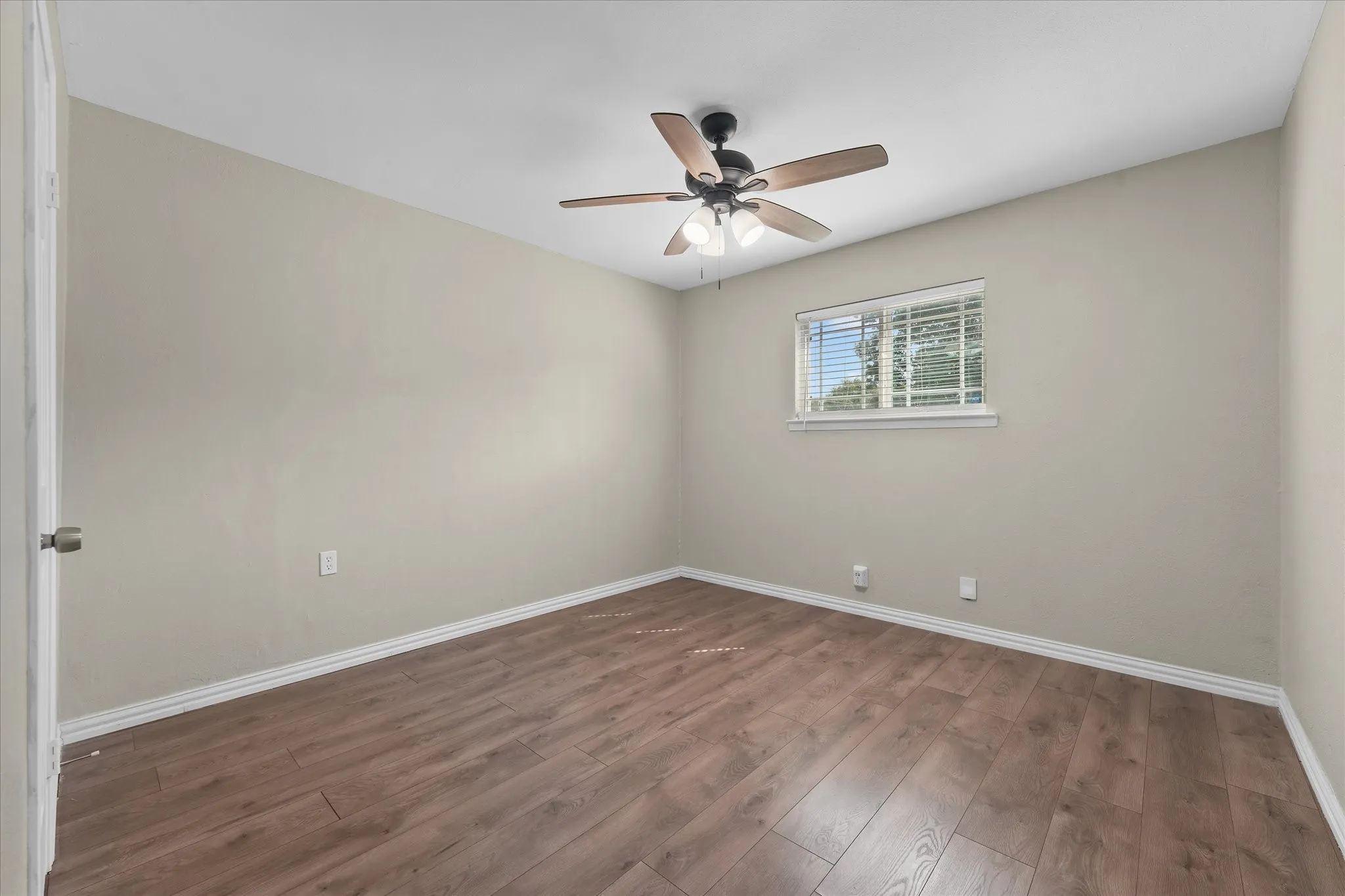 Single Family Residence For Sale in Tarrant County , 1900 Alan A Dale Road, Arlington, Texas 76013, 3 Bedroom, 2 Bathroom, 1 Garage spaces, 994 Sqft, built in 1959, mls#21389641, Real Estate Agent in Arlington, Homes For Sale in Tarrant county, Homes For Sale in Arlington, Realtor in Arlington Texas, Real Estate Brokerage Independent Realty Texas, Luminita Cordes Realtor