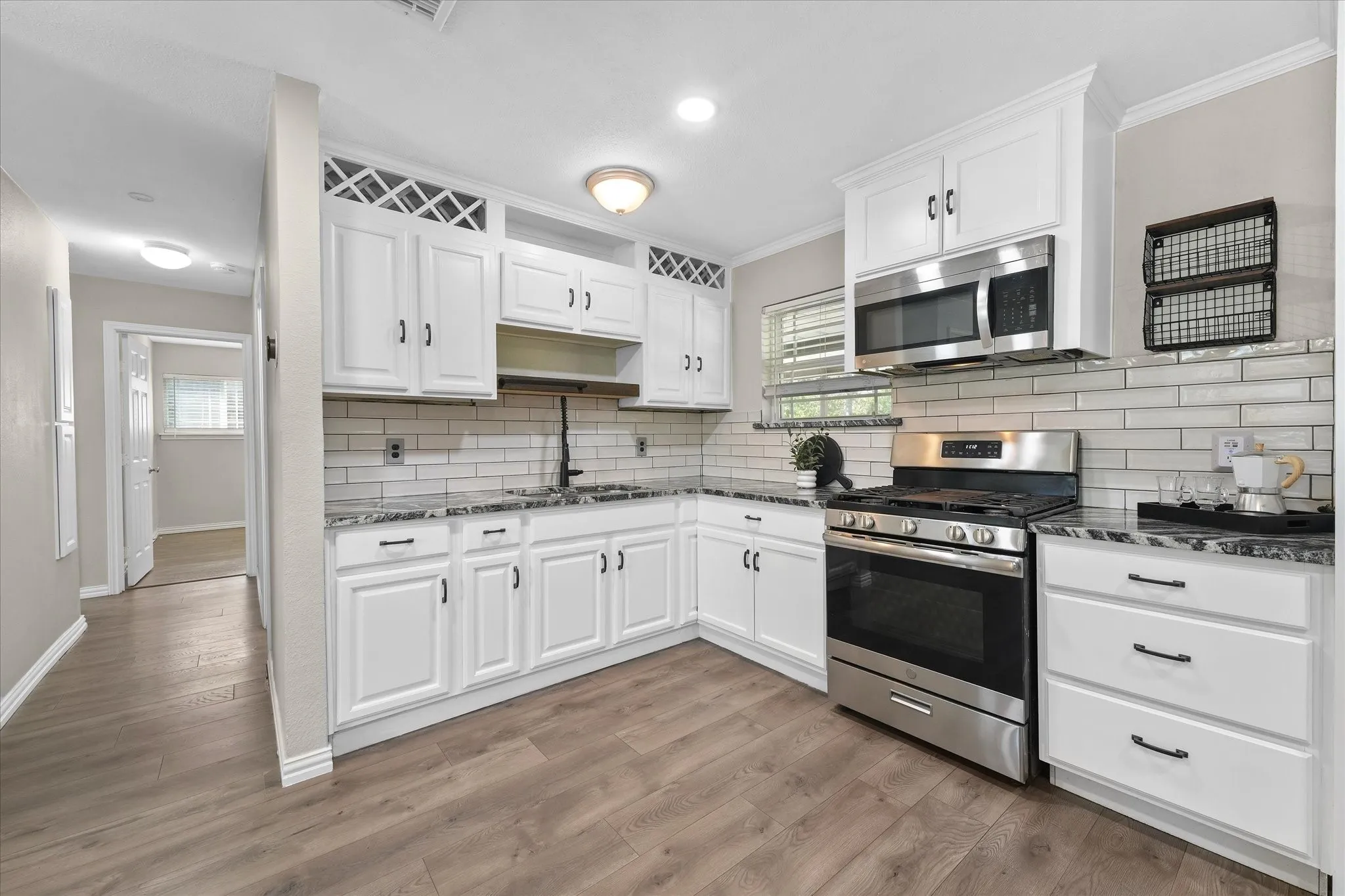 Single Family Residence For Sale in Tarrant County , 1900 Alan A Dale Road, Arlington, Texas 76013, 3 Bedroom, 2 Bathroom, 1 Garage spaces, 994 Sqft, built in 1959, mls#21389641, Real Estate Agent in Arlington, Homes For Sale in Tarrant county, Homes For Sale in Arlington, Realtor in Arlington Texas, Real Estate Brokerage Independent Realty Texas, Luminita Cordes Realtor