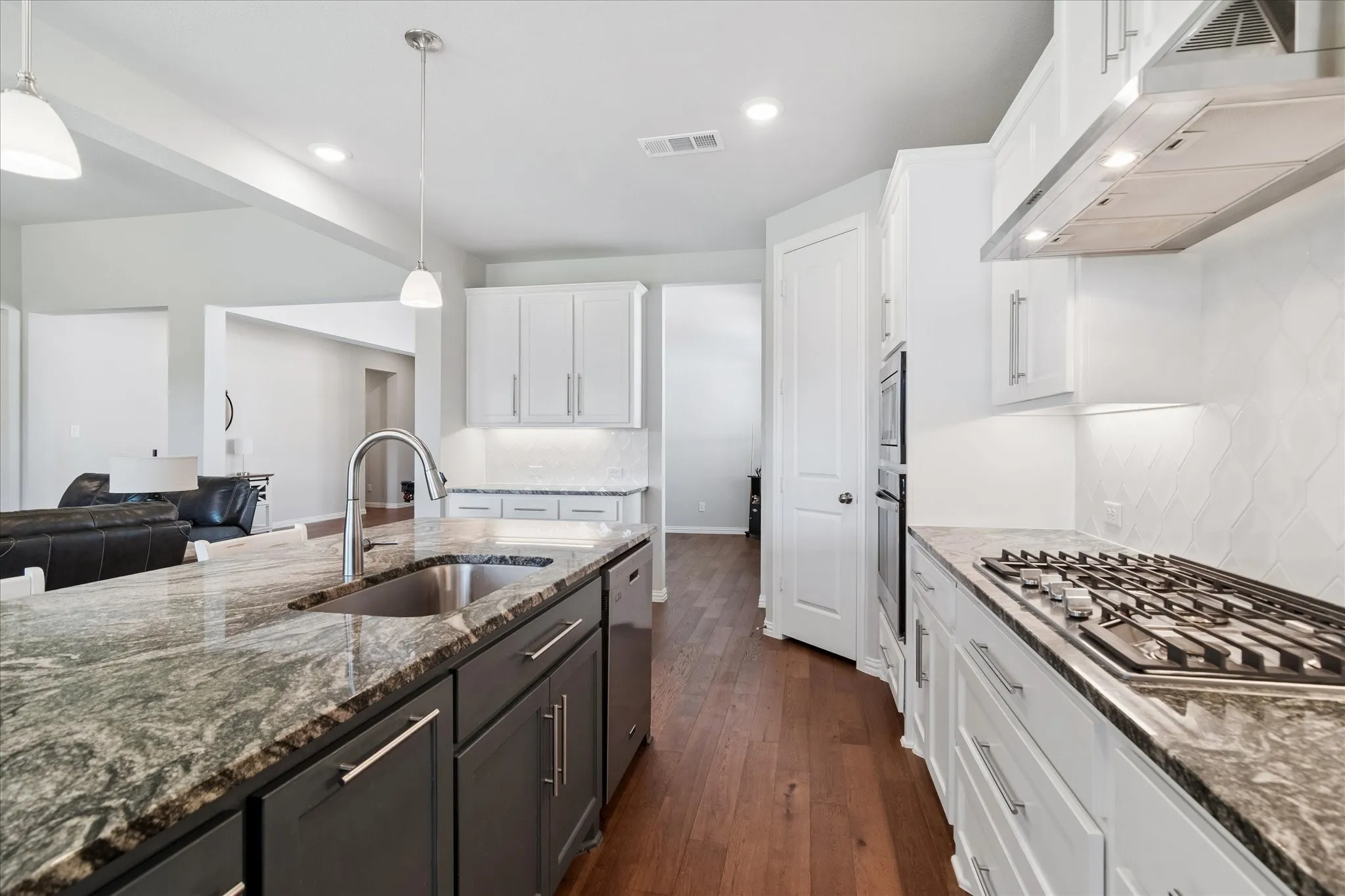Single Family Residence For Sale in Collin County , 4112 Indian Grass Lane, Celina, Texas 75078, 3 Bedroom, 3 Bathroom, 3 Garage spaces, 2,734 Sqft, built in 2020, mls#21388894, Real Estate Agent in Celina, Homes For Sale in Collin county, Homes For Sale in Celina, Realtor in Celina Texas, Real Estate Brokerage Independent Realty Texas, Luminita Cordes Realtor