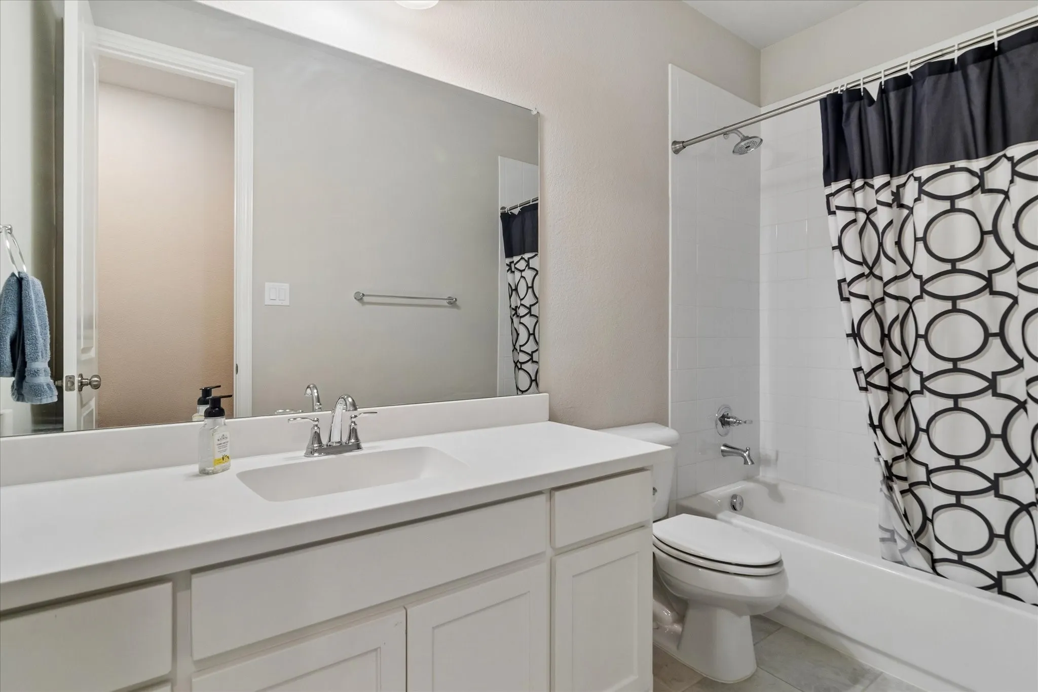Single Family Residence For Sale in Collin County , 4112 Indian Grass Lane, Celina, Texas 75078, 3 Bedroom, 3 Bathroom, 3 Garage spaces, 2,734 Sqft, built in 2020, mls#21388894, Real Estate Agent in Celina, Homes For Sale in Collin county, Homes For Sale in Celina, Realtor in Celina Texas, Real Estate Brokerage Independent Realty Texas, Luminita Cordes Realtor