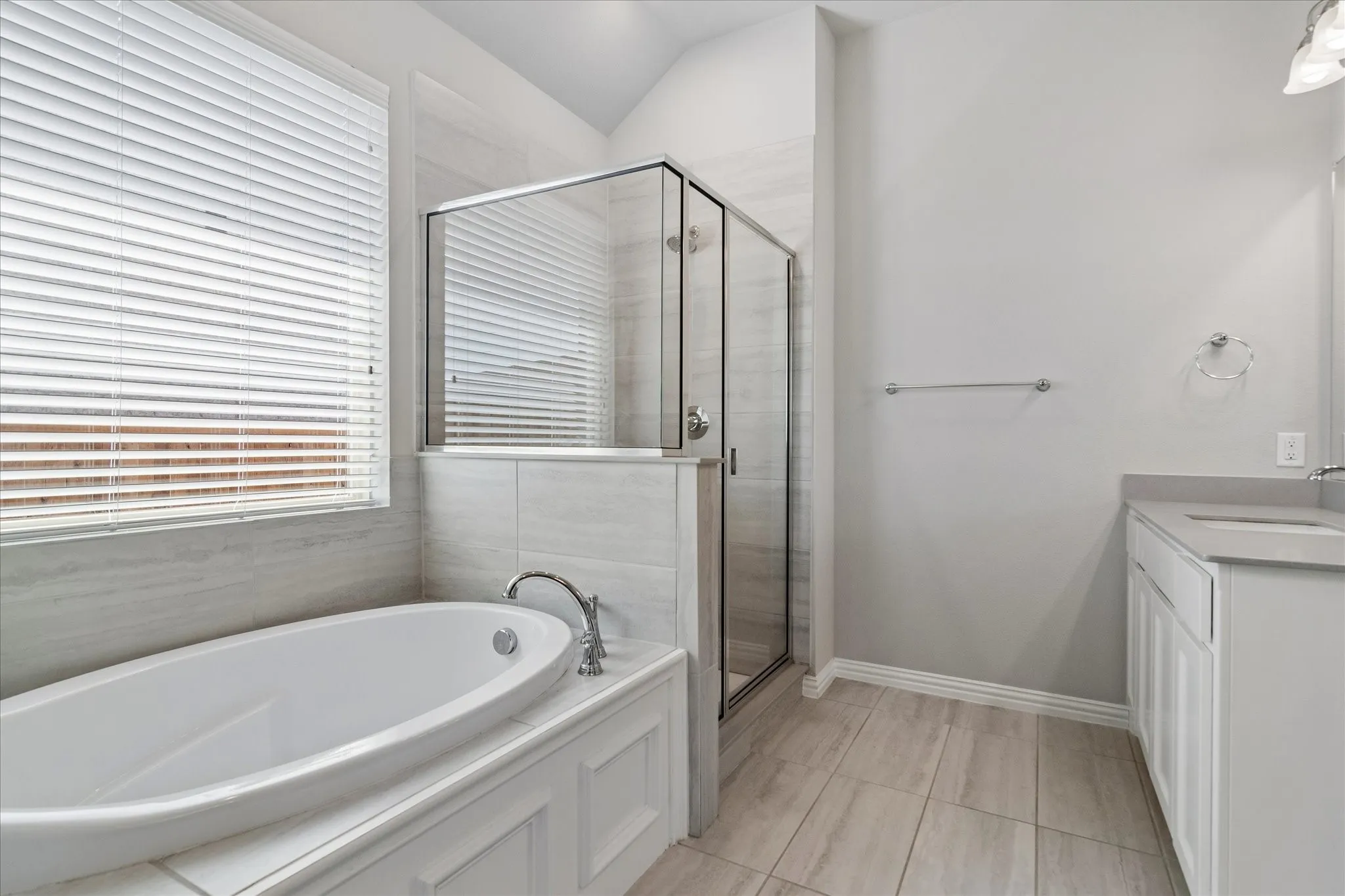 Single Family Residence For Sale in Collin County , 4112 Indian Grass Lane, Celina, Texas 75078, 3 Bedroom, 3 Bathroom, 3 Garage spaces, 2,734 Sqft, built in 2020, mls#21388894, Real Estate Agent in Celina, Homes For Sale in Collin county, Homes For Sale in Celina, Realtor in Celina Texas, Real Estate Brokerage Independent Realty Texas, Luminita Cordes Realtor