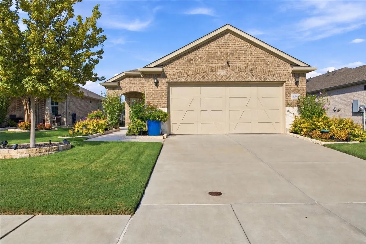 Single Family Residence For Sale in Collin County , 9513 Dusky Trail, Mc Kinney, Texas 75071, 2 Bedroom, 2 Bathroom, 2 Garage spaces, 1,473 Sqft, built in 2020, mls#21385436, Real Estate Agent in Mc Kinney, Homes For Sale in Collin county, Homes For Sale in Mc Kinney, Realtor in Mc Kinney Texas, Real Estate Brokerage Independent Realty Texas, Luminita Cordes Realtor