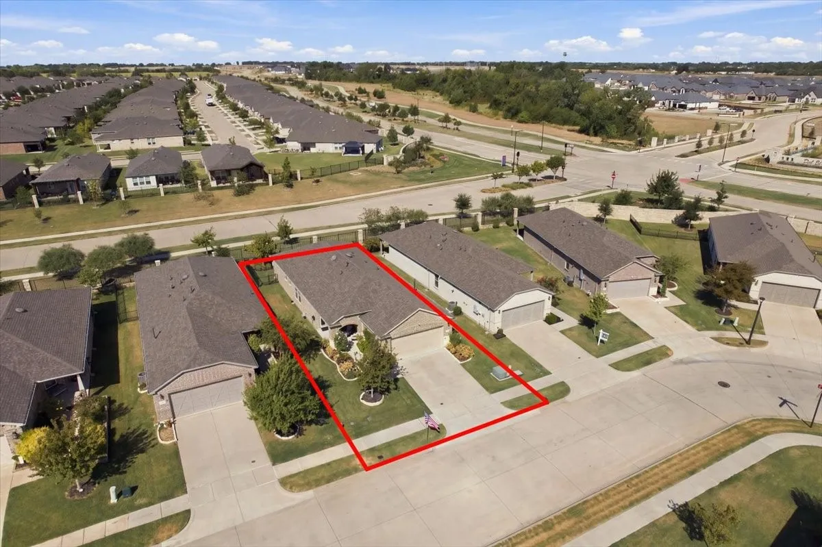 Single Family Residence For Sale in Collin County , 9513 Dusky Trail, Mc Kinney, Texas 75071, 2 Bedroom, 2 Bathroom, 2 Garage spaces, 1,473 Sqft, built in 2020, mls#21385436, Real Estate Agent in Mc Kinney, Homes For Sale in Collin county, Homes For Sale in Mc Kinney, Realtor in Mc Kinney Texas, Real Estate Brokerage Independent Realty Texas, Luminita Cordes Realtor