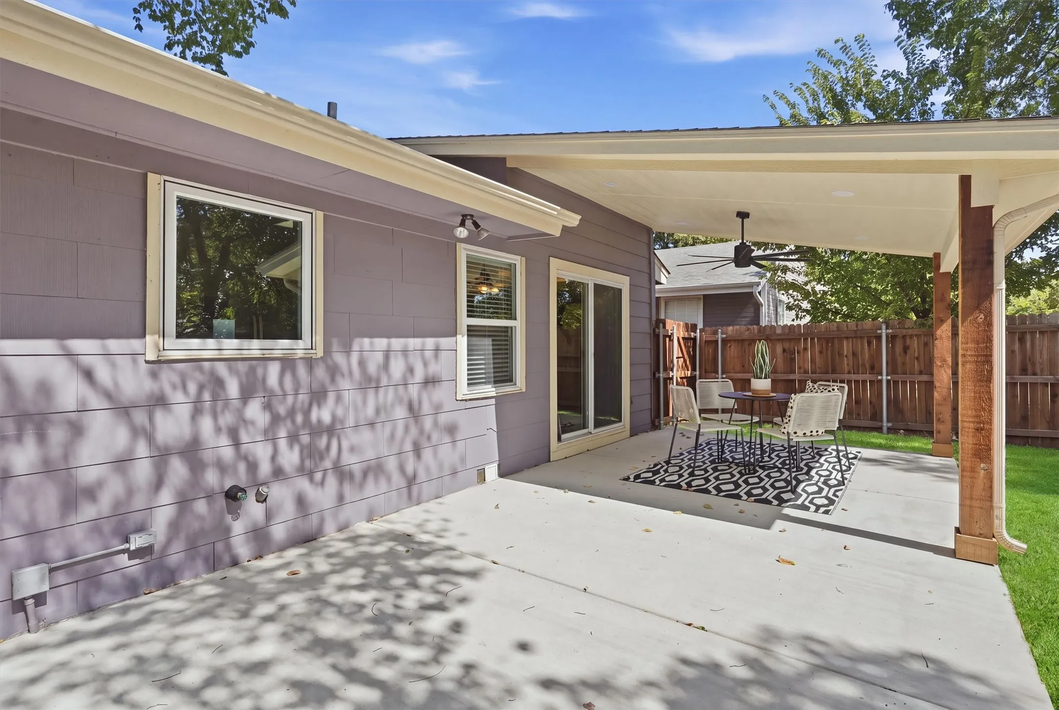 Single Family Residence For Sale in Tarrant County , 4709 Selkirk Drive, Fort Worth, Texas 76109, 3 Bedroom, 2 Bathroom, 2 Garage spaces, 1,396 Sqft, built in 1954, mls#21387998, Real Estate Agent in Fort Worth, Homes For Sale in Tarrant county, Homes For Sale in Fort Worth, Realtor in Fort Worth Texas, Real Estate Brokerage Independent Realty Texas, Luminita Cordes Realtor