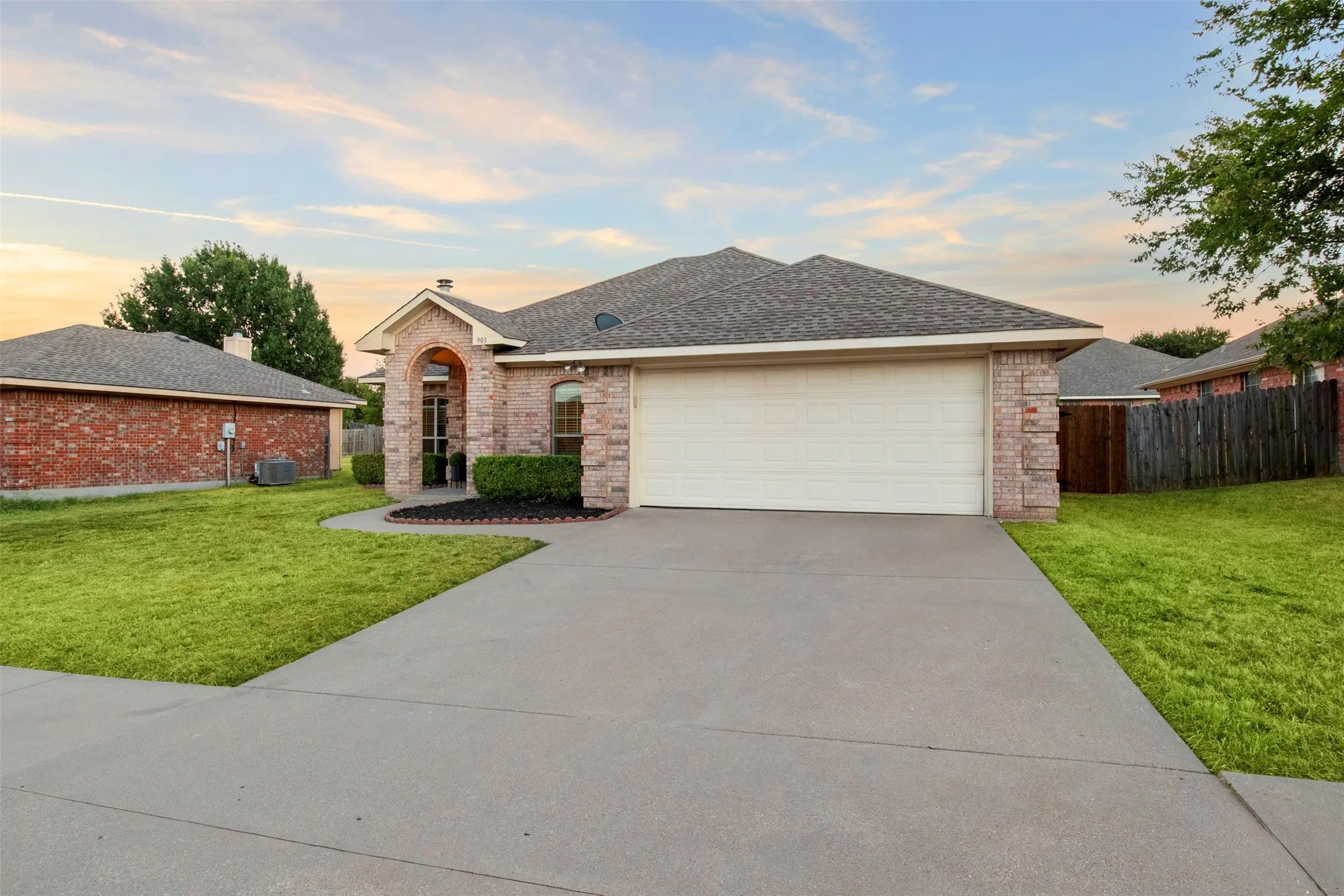 Single Family Residence For Sale in Ellis County , 903 E Burnett Street, Ennis, Texas 75119, 3 Bedroom, 2 Bathroom, 2 Garage spaces, 1,355 Sqft, built in 2002, mls#21388148, Real Estate Agent in Ennis, Homes For Sale in Ellis county, Homes For Sale in Ennis, Realtor in Ennis Texas, Real Estate Brokerage Independent Realty Texas, Luminita Cordes Realtor