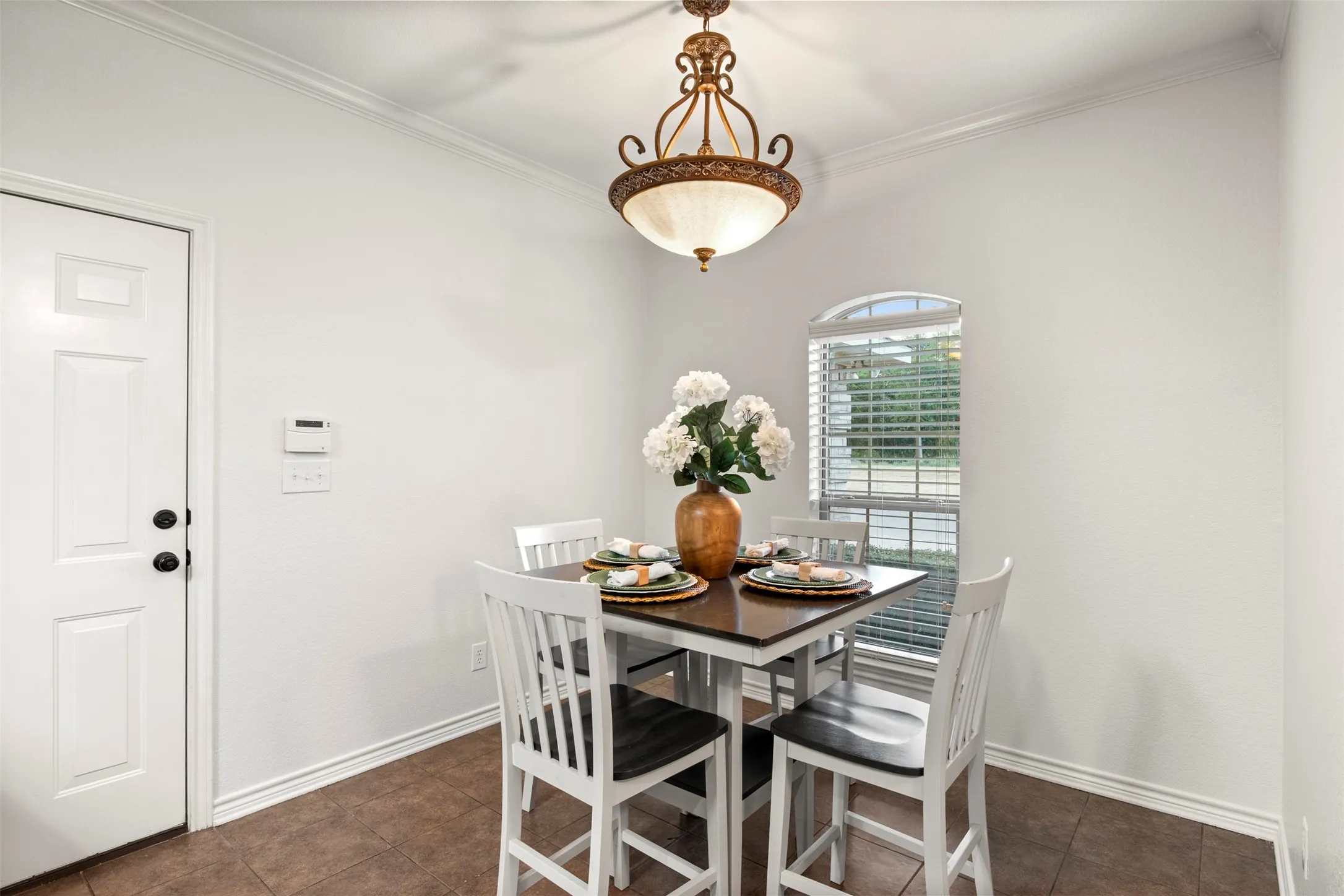 Single Family Residence For Sale in Ellis County , 903 E Burnett Street, Ennis, Texas 75119, 3 Bedroom, 2 Bathroom, 2 Garage spaces, 1,355 Sqft, built in 2002, mls#21388148, Real Estate Agent in Ennis, Homes For Sale in Ellis county, Homes For Sale in Ennis, Realtor in Ennis Texas, Real Estate Brokerage Independent Realty Texas, Luminita Cordes Realtor