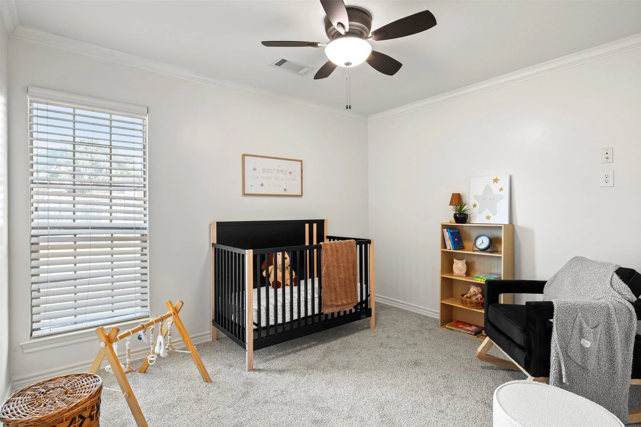 Single Family Residence For Sale in Ellis County , 903 E Burnett Street, Ennis, Texas 75119, 3 Bedroom, 2 Bathroom, 2 Garage spaces, 1,355 Sqft, built in 2002, mls#21388148, Real Estate Agent in Ennis, Homes For Sale in Ellis county, Homes For Sale in Ennis, Realtor in Ennis Texas, Real Estate Brokerage Independent Realty Texas, Luminita Cordes Realtor