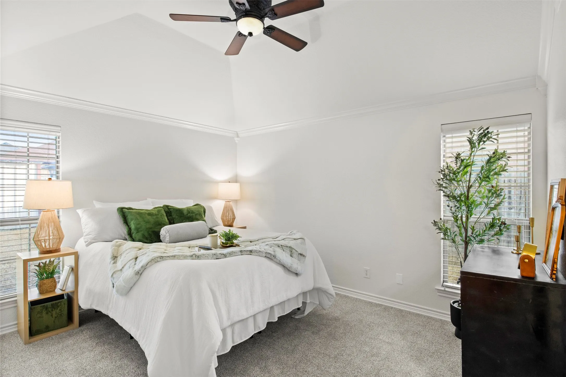 Single Family Residence For Sale in Ellis County , 903 E Burnett Street, Ennis, Texas 75119, 3 Bedroom, 2 Bathroom, 2 Garage spaces, 1,355 Sqft, built in 2002, mls#21388148, Real Estate Agent in Ennis, Homes For Sale in Ellis county, Homes For Sale in Ennis, Realtor in Ennis Texas, Real Estate Brokerage Independent Realty Texas, Luminita Cordes Realtor