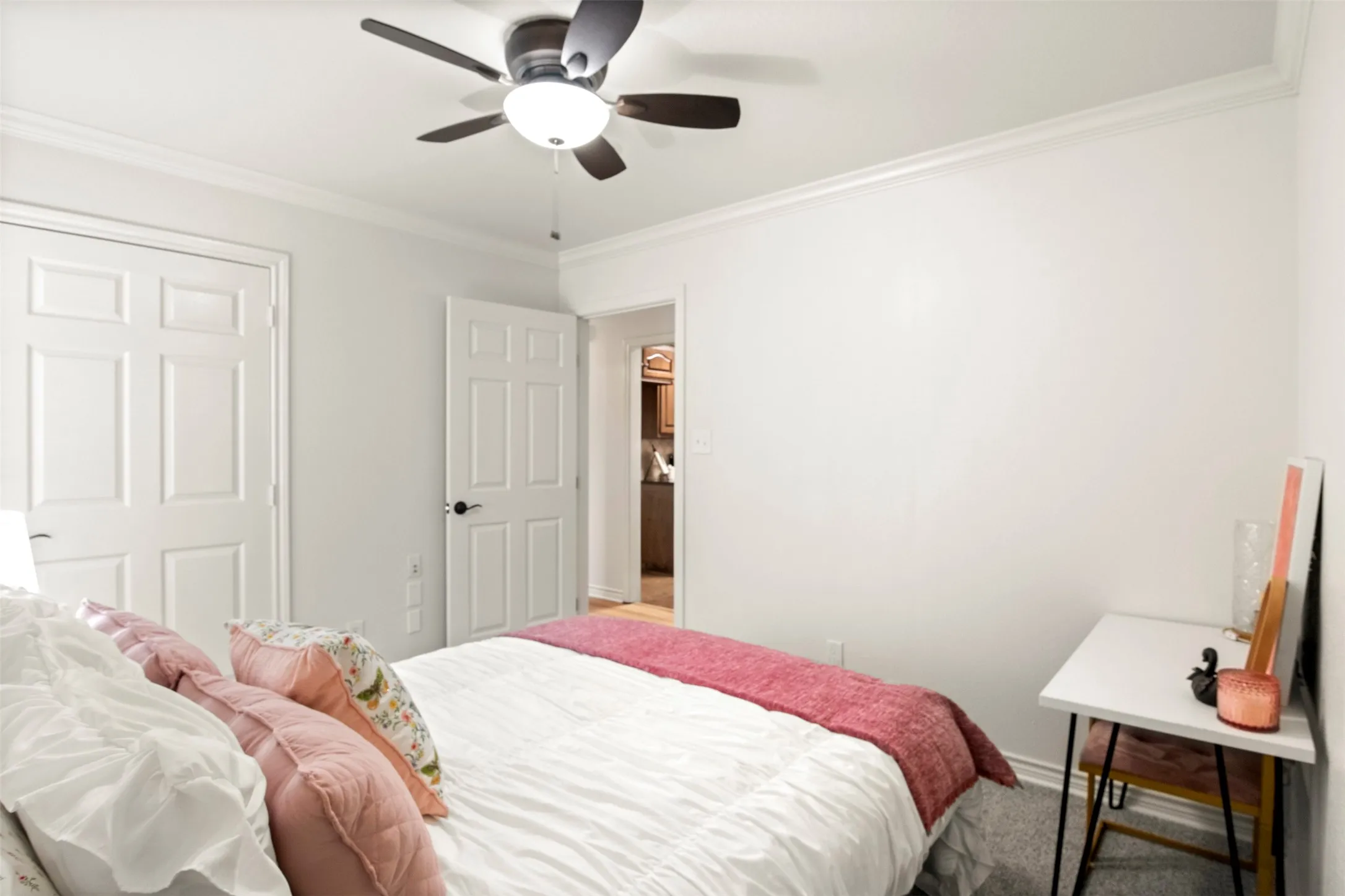 Single Family Residence For Sale in Ellis County , 903 E Burnett Street, Ennis, Texas 75119, 3 Bedroom, 2 Bathroom, 2 Garage spaces, 1,355 Sqft, built in 2002, mls#21388148, Real Estate Agent in Ennis, Homes For Sale in Ellis county, Homes For Sale in Ennis, Realtor in Ennis Texas, Real Estate Brokerage Independent Realty Texas, Luminita Cordes Realtor