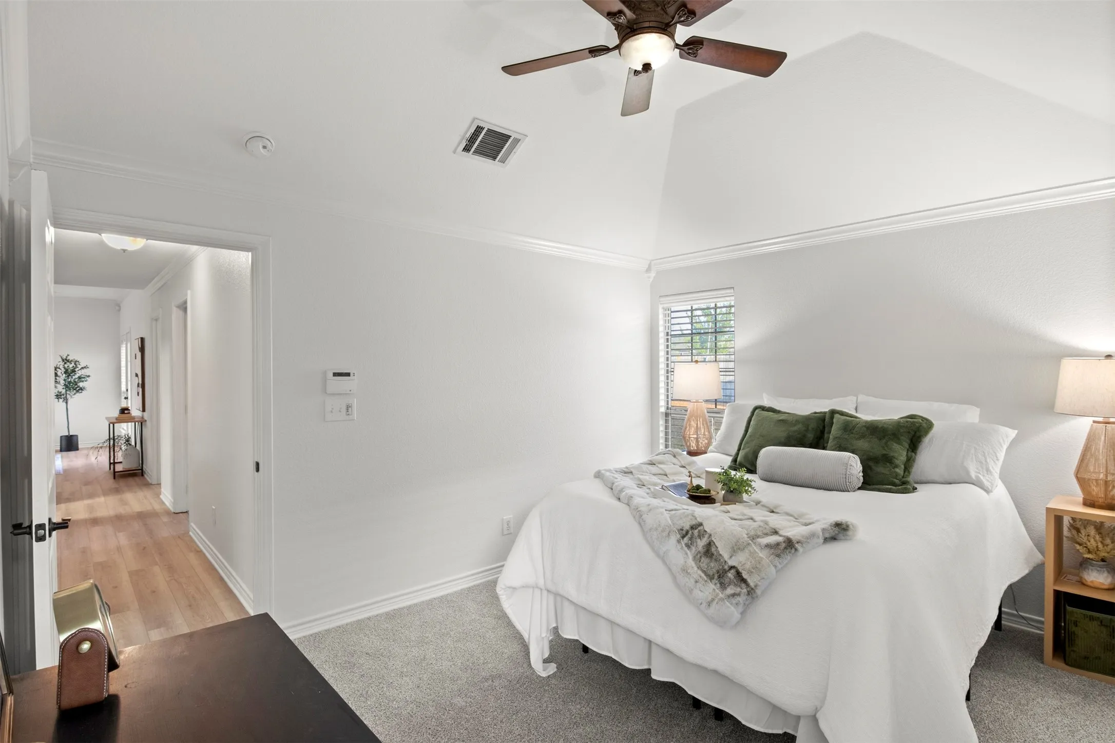 Single Family Residence For Sale in Ellis County , 903 E Burnett Street, Ennis, Texas 75119, 3 Bedroom, 2 Bathroom, 2 Garage spaces, 1,355 Sqft, built in 2002, mls#21388148, Real Estate Agent in Ennis, Homes For Sale in Ellis county, Homes For Sale in Ennis, Realtor in Ennis Texas, Real Estate Brokerage Independent Realty Texas, Luminita Cordes Realtor