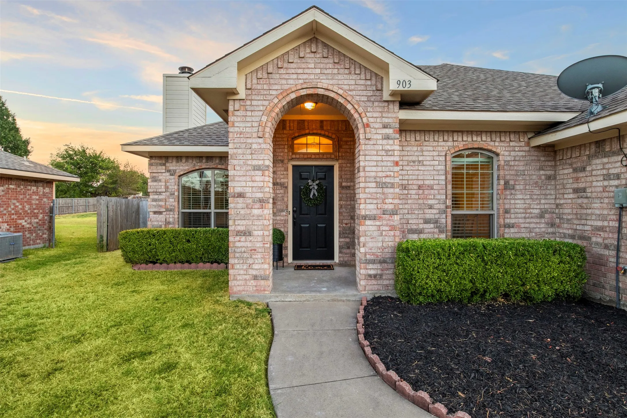 Single Family Residence For Sale in Ellis County , 903 E Burnett Street, Ennis, Texas 75119, 3 Bedroom, 2 Bathroom, 2 Garage spaces, 1,355 Sqft, built in 2002, mls#21388148, Real Estate Agent in Ennis, Homes For Sale in Ellis county, Homes For Sale in Ennis, Realtor in Ennis Texas, Real Estate Brokerage Independent Realty Texas, Luminita Cordes Realtor