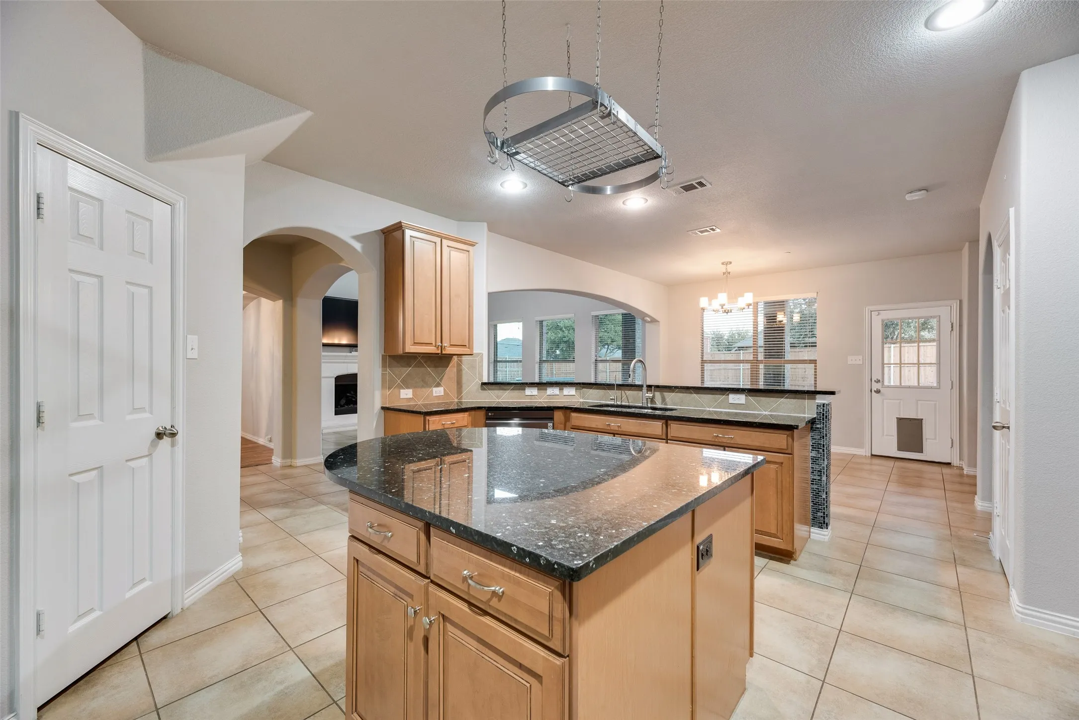 Single Family Residence For Sale in Denton County , 1114 Eastwick Drive, Roanoke, Texas 76262, 4 Bedroom, 4 Bathroom, 3 Garage spaces, 4,159 Sqft, built in 2010, mls#21389020, Real Estate Agent in Roanoke, Homes For Sale in Denton county, Homes For Sale in Roanoke, Realtor in Roanoke Texas, Real Estate Brokerage Independent Realty Texas, Luminita Cordes Realtor