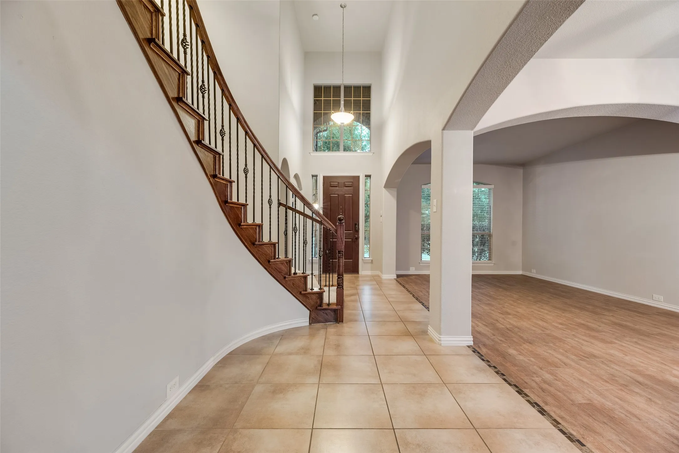 Single Family Residence For Sale in Denton County , 1114 Eastwick Drive, Roanoke, Texas 76262, 4 Bedroom, 4 Bathroom, 3 Garage spaces, 4,159 Sqft, built in 2010, mls#21389020, Real Estate Agent in Roanoke, Homes For Sale in Denton county, Homes For Sale in Roanoke, Realtor in Roanoke Texas, Real Estate Brokerage Independent Realty Texas, Luminita Cordes Realtor