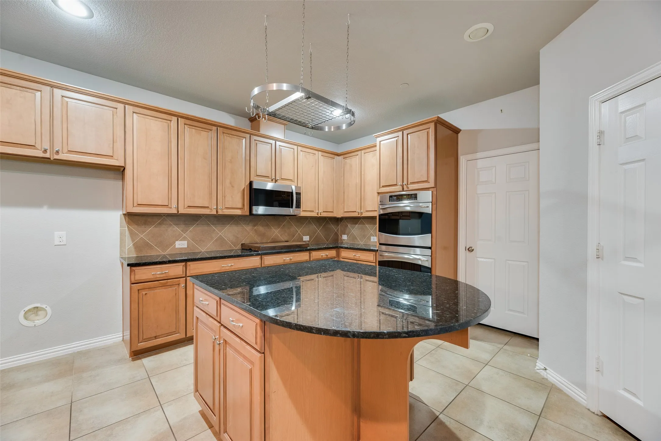 Single Family Residence For Sale in Denton County , 1114 Eastwick Drive, Roanoke, Texas 76262, 4 Bedroom, 4 Bathroom, 3 Garage spaces, 4,159 Sqft, built in 2010, mls#21389020, Real Estate Agent in Roanoke, Homes For Sale in Denton county, Homes For Sale in Roanoke, Realtor in Roanoke Texas, Real Estate Brokerage Independent Realty Texas, Luminita Cordes Realtor