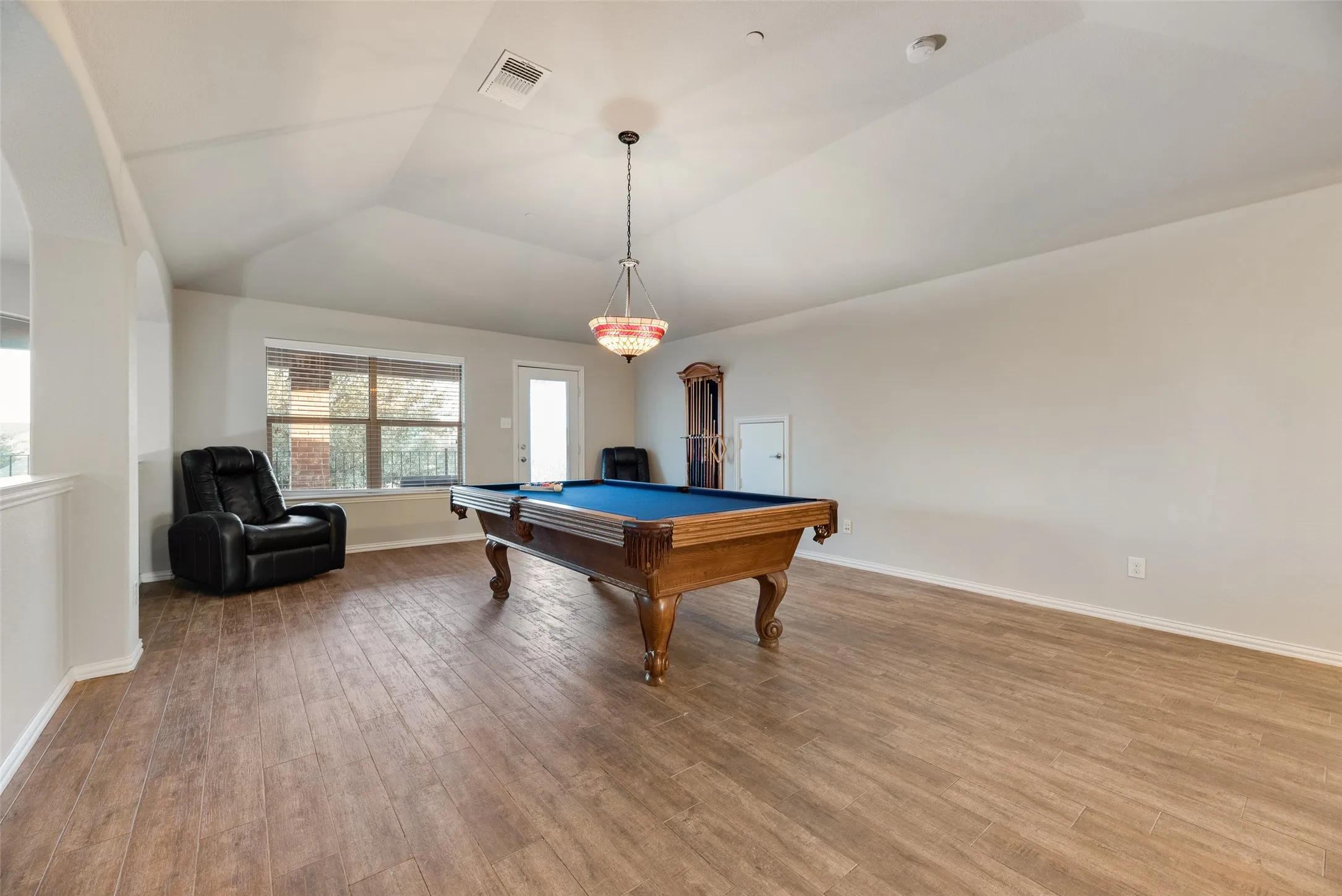 Single Family Residence For Sale in Denton County , 1114 Eastwick Drive, Roanoke, Texas 76262, 4 Bedroom, 4 Bathroom, 3 Garage spaces, 4,159 Sqft, built in 2010, mls#21389020, Real Estate Agent in Roanoke, Homes For Sale in Denton county, Homes For Sale in Roanoke, Realtor in Roanoke Texas, Real Estate Brokerage Independent Realty Texas, Luminita Cordes Realtor