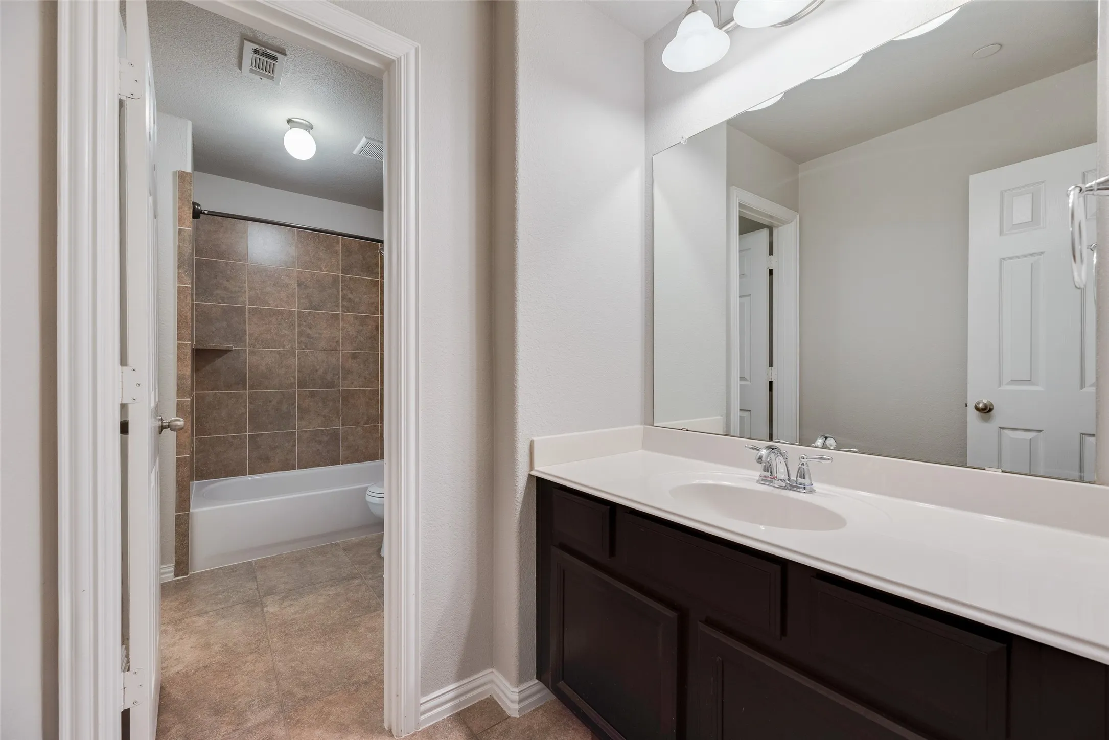 Single Family Residence For Sale in Denton County , 1114 Eastwick Drive, Roanoke, Texas 76262, 4 Bedroom, 4 Bathroom, 3 Garage spaces, 4,159 Sqft, built in 2010, mls#21389020, Real Estate Agent in Roanoke, Homes For Sale in Denton county, Homes For Sale in Roanoke, Realtor in Roanoke Texas, Real Estate Brokerage Independent Realty Texas, Luminita Cordes Realtor