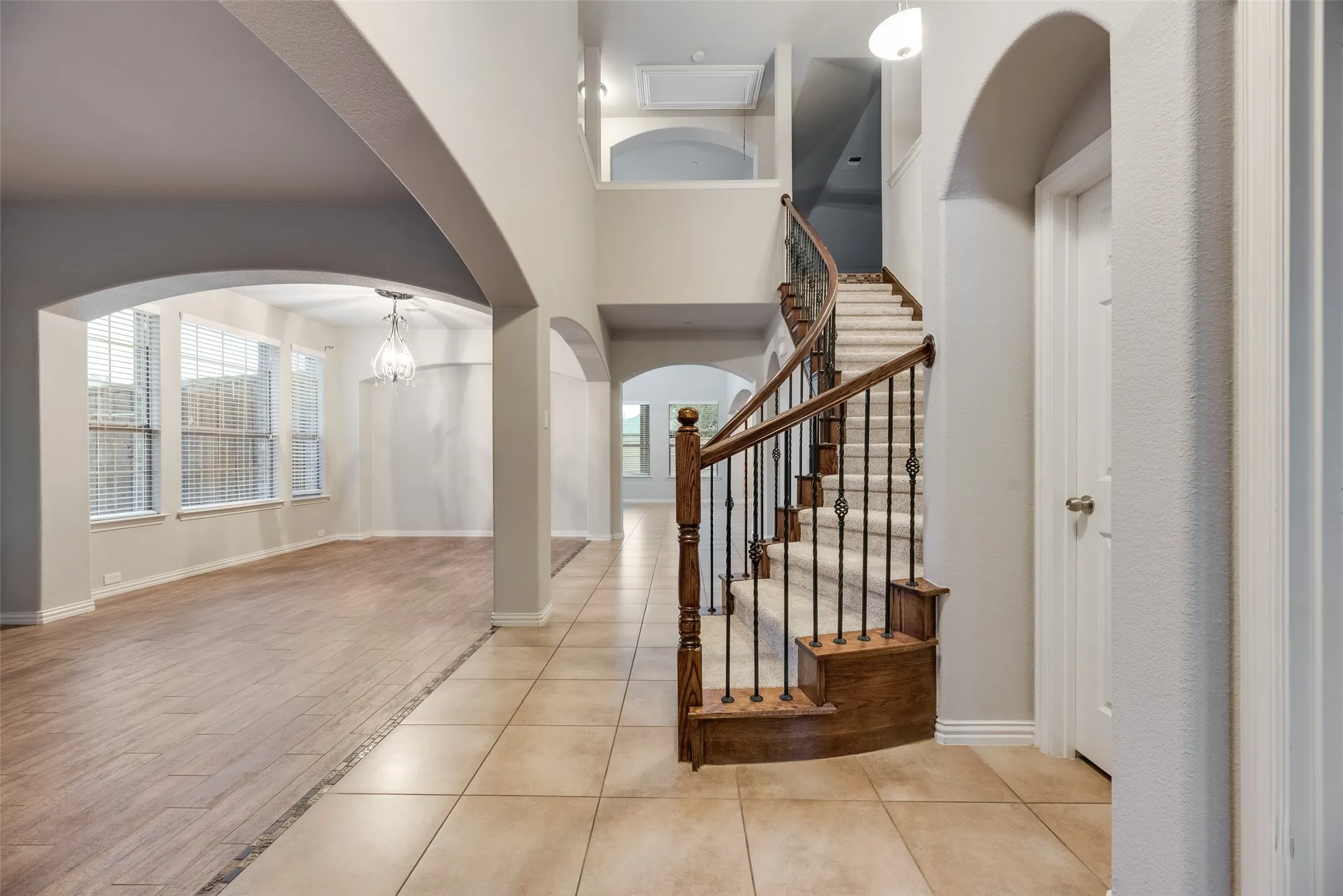 Single Family Residence For Sale in Denton County , 1114 Eastwick Drive, Roanoke, Texas 76262, 4 Bedroom, 4 Bathroom, 3 Garage spaces, 4,159 Sqft, built in 2010, mls#21389020, Real Estate Agent in Roanoke, Homes For Sale in Denton county, Homes For Sale in Roanoke, Realtor in Roanoke Texas, Real Estate Brokerage Independent Realty Texas, Luminita Cordes Realtor