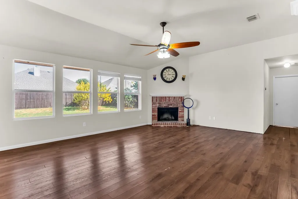 Single Family Residence For Sale in Collin County , 914 Marble Creek Drive, Wylie, Texas 75098, 3 Bedroom, 2 Bathroom, 2 Garage spaces, 1,745 Sqft, built in 2005, mls#21389658, Real Estate Agent in Wylie, Homes For Sale in Collin county, Homes For Sale in Wylie, Realtor in Wylie Texas, Real Estate Brokerage Independent Realty Texas, Luminita Cordes Realtor