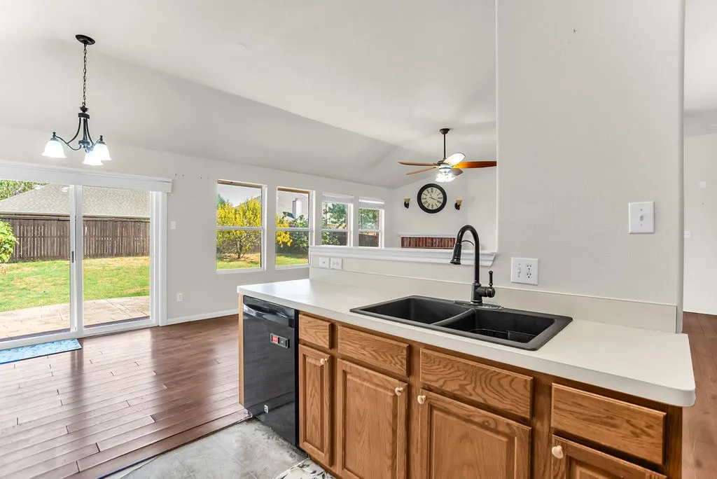 Single Family Residence For Sale in Collin County , 914 Marble Creek Drive, Wylie, Texas 75098, 3 Bedroom, 2 Bathroom, 2 Garage spaces, 1,745 Sqft, built in 2005, mls#21389658, Real Estate Agent in Wylie, Homes For Sale in Collin county, Homes For Sale in Wylie, Realtor in Wylie Texas, Real Estate Brokerage Independent Realty Texas, Luminita Cordes Realtor