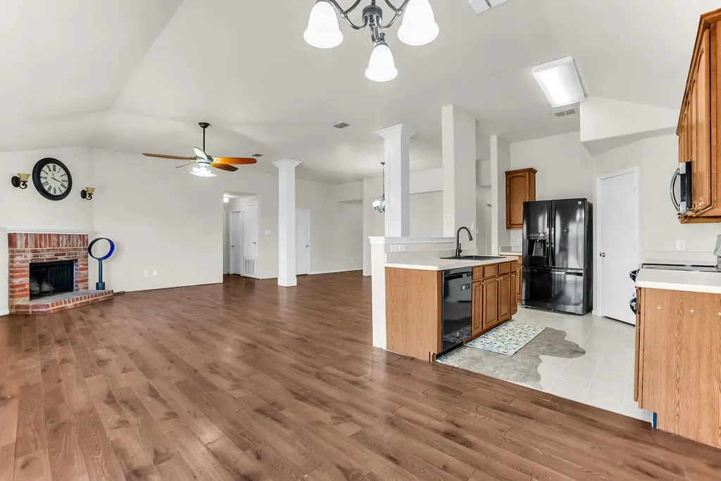 Single Family Residence For Sale in Collin County , 914 Marble Creek Drive, Wylie, Texas 75098, 3 Bedroom, 2 Bathroom, 2 Garage spaces, 1,745 Sqft, built in 2005, mls#21389658, Real Estate Agent in Wylie, Homes For Sale in Collin county, Homes For Sale in Wylie, Realtor in Wylie Texas, Real Estate Brokerage Independent Realty Texas, Luminita Cordes Realtor