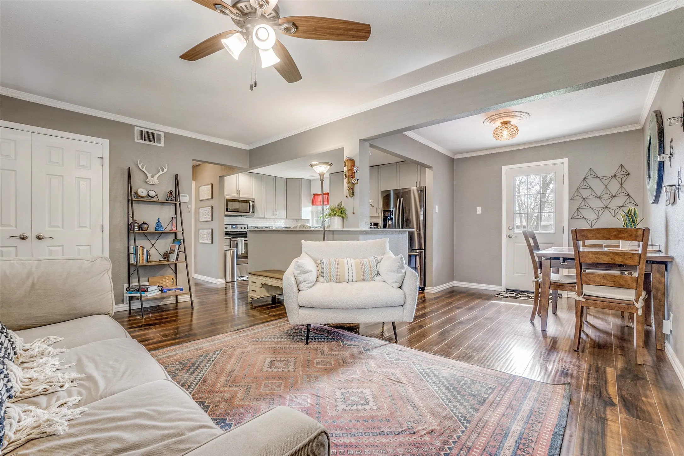 Single Family Residence For Rent in Dallas County , 2822 Materhorn Drive, Dallas, Texas 75228, 3 Bedroom, 2 Bathroom, Garage spaces, 1,458 Sqft, built in 1954, mls#21373309, Real Estate Agent in Dallas, Homes For Rent in Dallas county, Homes For Rent in Dallas, Realtor in Dallas Texas, Real Estate Brokerage Independent Realty Texas, Luminita Cordes Realtor