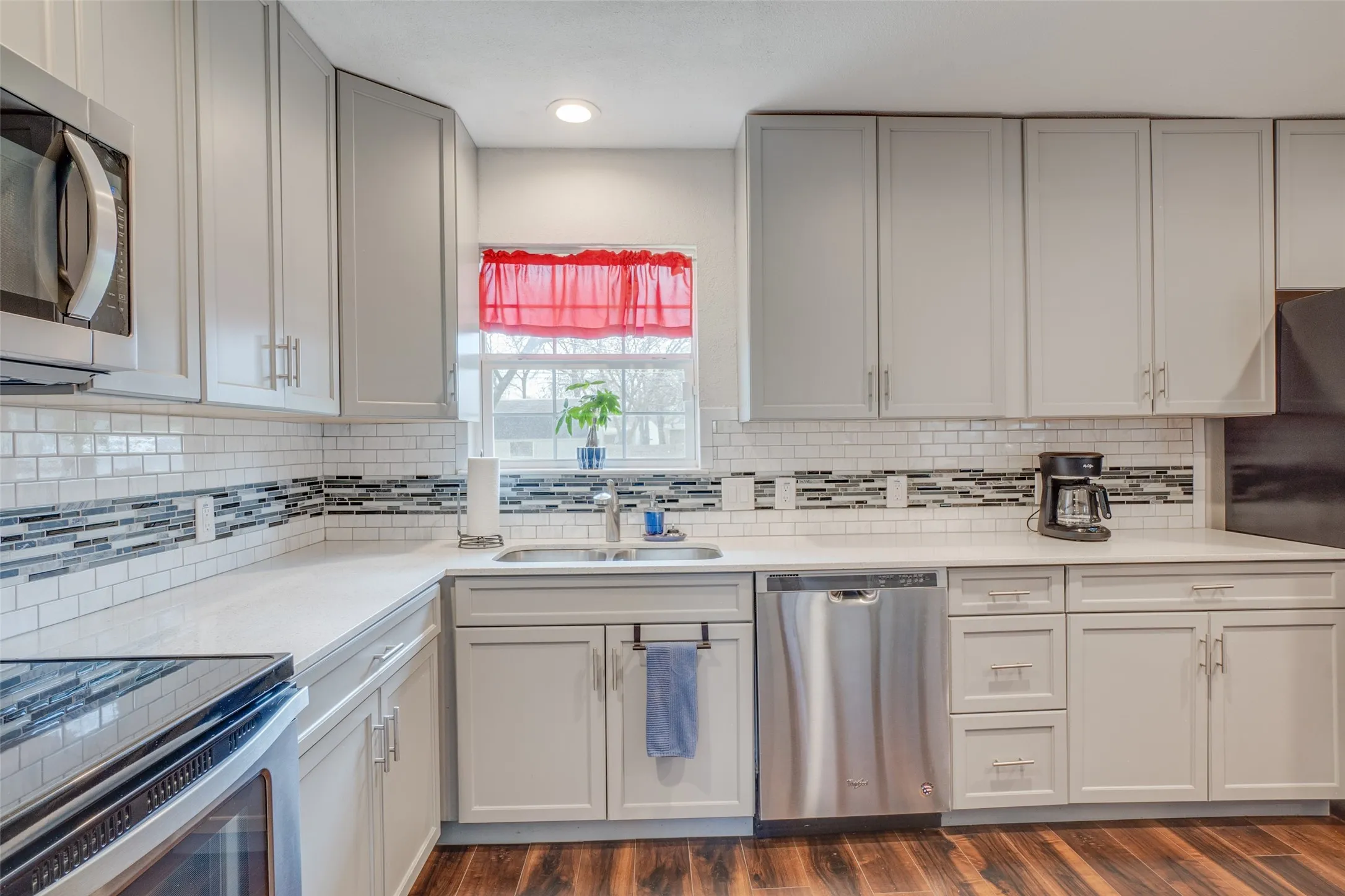 Single Family Residence For Rent in Dallas County , 2822 Materhorn Drive, Dallas, Texas 75228, 3 Bedroom, 2 Bathroom, Garage spaces, 1,458 Sqft, built in 1954, mls#21373309, Real Estate Agent in Dallas, Homes For Rent in Dallas county, Homes For Rent in Dallas, Realtor in Dallas Texas, Real Estate Brokerage Independent Realty Texas, Luminita Cordes Realtor