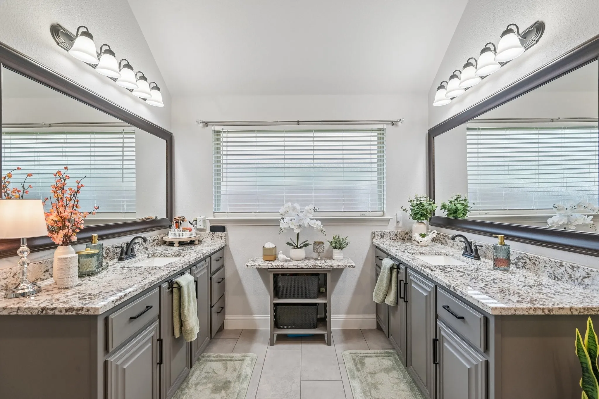 Single Family Residence For Rent in Ellis County , 1914 Winter Court, Midlothian, Texas 76065, 4 Bedroom, 4 Bathroom, 2 Garage spaces, 3,780 Sqft, built in 2021, mls#21378846, Real Estate Agent in Midlothian, Homes For Rent in Ellis county, Homes For Rent in Midlothian, Realtor in Midlothian Texas, Real Estate Brokerage Independent Realty Texas, Luminita Cordes Realtor