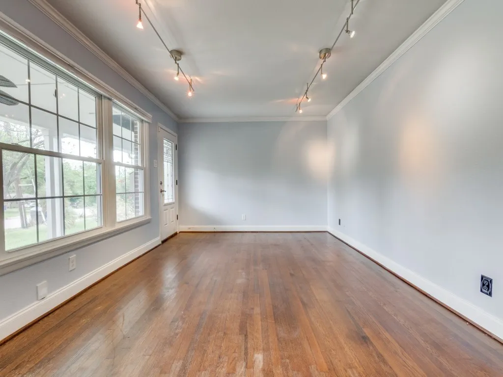 Single Family Residence For Sale in Dallas County , 9520 Ash Creek Drive, Dallas, Texas 75228, 4 Bedroom, 3 Bathroom, 2 Garage spaces, 2,604 Sqft, built in 1954, mls#21389446, Real Estate Agent in Dallas, Homes For Sale in Dallas county, Homes For Sale in Dallas, Realtor in Dallas Texas, Real Estate Brokerage Independent Realty Texas, Luminita Cordes Realtor