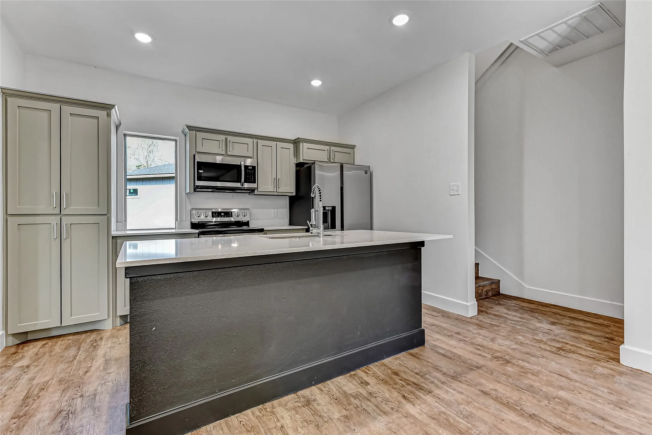 Apartment For Rent in Grayson County , 3260 W Crawford Street 102, Denison, Texas 75020, 3 Bedroom, 3 Bathroom, 2 Garage spaces, 1,389 Sqft, built in 2021, mls#21389672, Real Estate Agent in Denison, Homes For Rent in Grayson county, Homes For Rent in Denison, Realtor in Denison Texas, Real Estate Brokerage Independent Realty Texas, Luminita Cordes Realtor