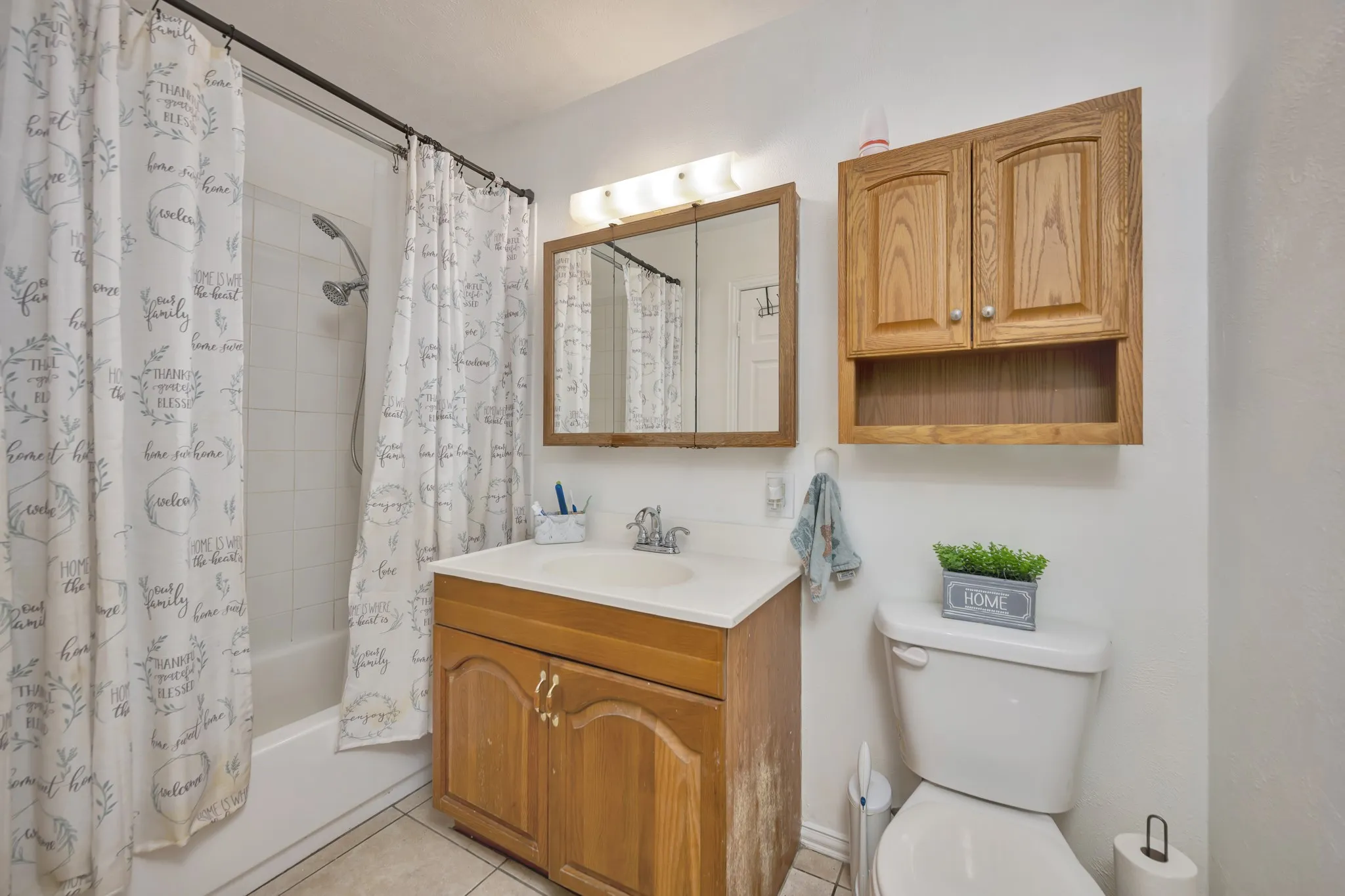 Single Family Residence For Sale in Tarrant County , 512 E Mission Street, Crowley, Texas 76036, 3 Bedroom, 2 Bathroom, 2 Garage spaces, 1,277 Sqft, built in 1964, mls#21387182, Real Estate Agent in Crowley, Homes For Sale in Tarrant county, Homes For Sale in Crowley, Realtor in Crowley Texas, Real Estate Brokerage Independent Realty Texas, Luminita Cordes Realtor