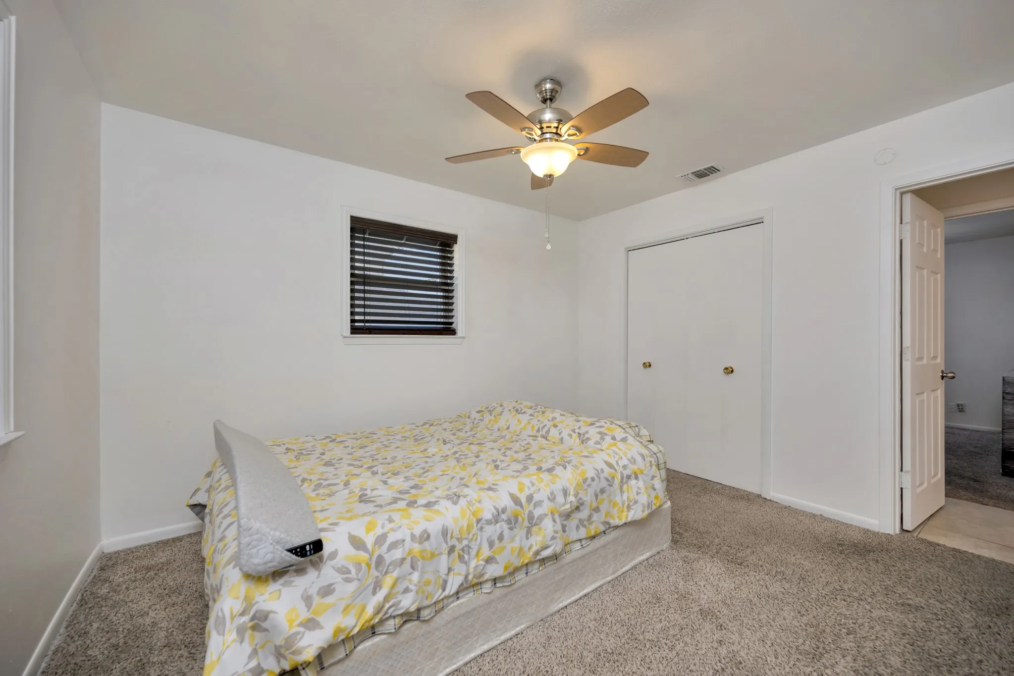 Single Family Residence For Sale in Tarrant County , 512 E Mission Street, Crowley, Texas 76036, 3 Bedroom, 2 Bathroom, 2 Garage spaces, 1,277 Sqft, built in 1964, mls#21387182, Real Estate Agent in Crowley, Homes For Sale in Tarrant county, Homes For Sale in Crowley, Realtor in Crowley Texas, Real Estate Brokerage Independent Realty Texas, Luminita Cordes Realtor