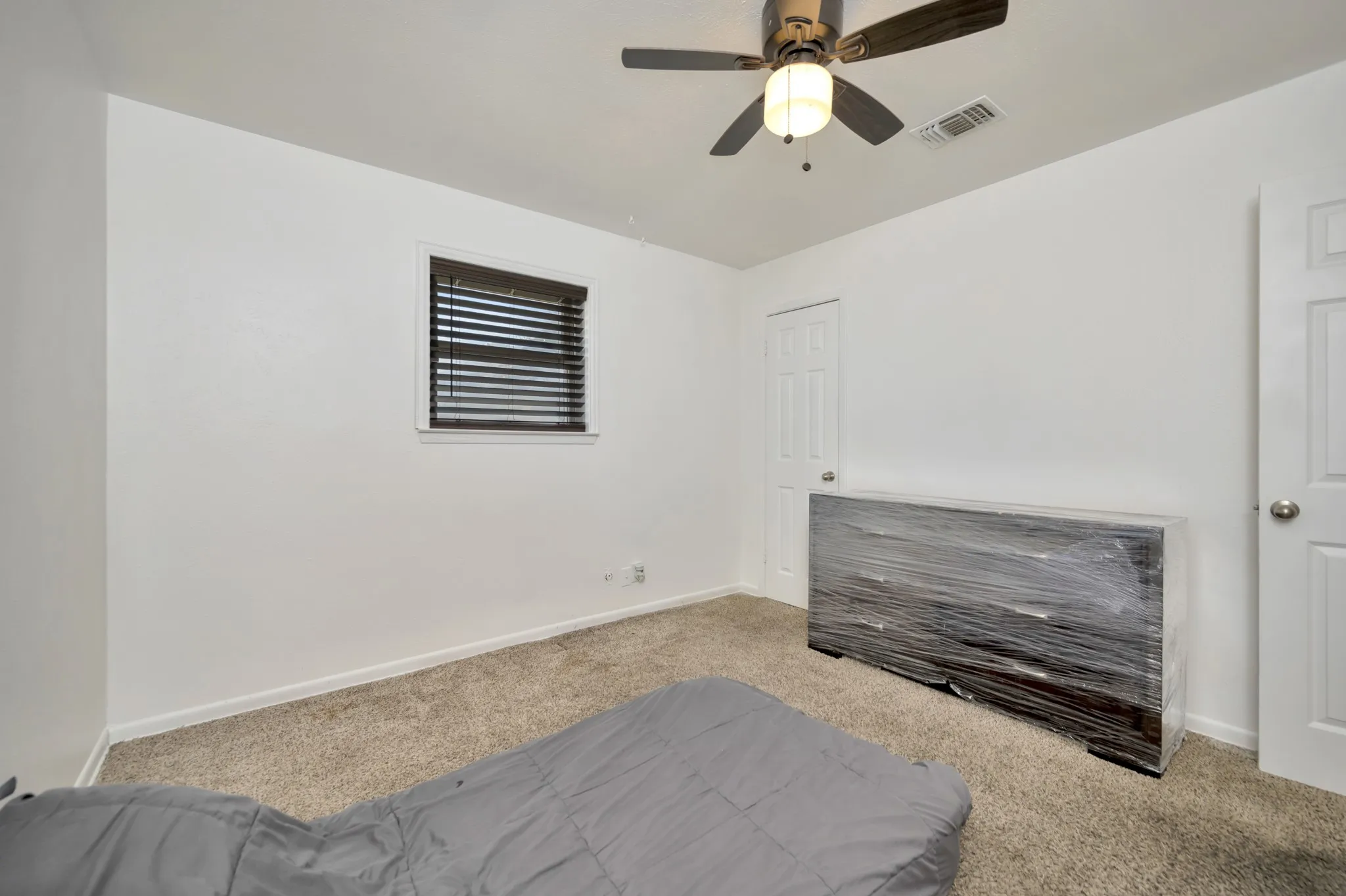 Single Family Residence For Sale in Tarrant County , 512 E Mission Street, Crowley, Texas 76036, 3 Bedroom, 2 Bathroom, 2 Garage spaces, 1,277 Sqft, built in 1964, mls#21387182, Real Estate Agent in Crowley, Homes For Sale in Tarrant county, Homes For Sale in Crowley, Realtor in Crowley Texas, Real Estate Brokerage Independent Realty Texas, Luminita Cordes Realtor
