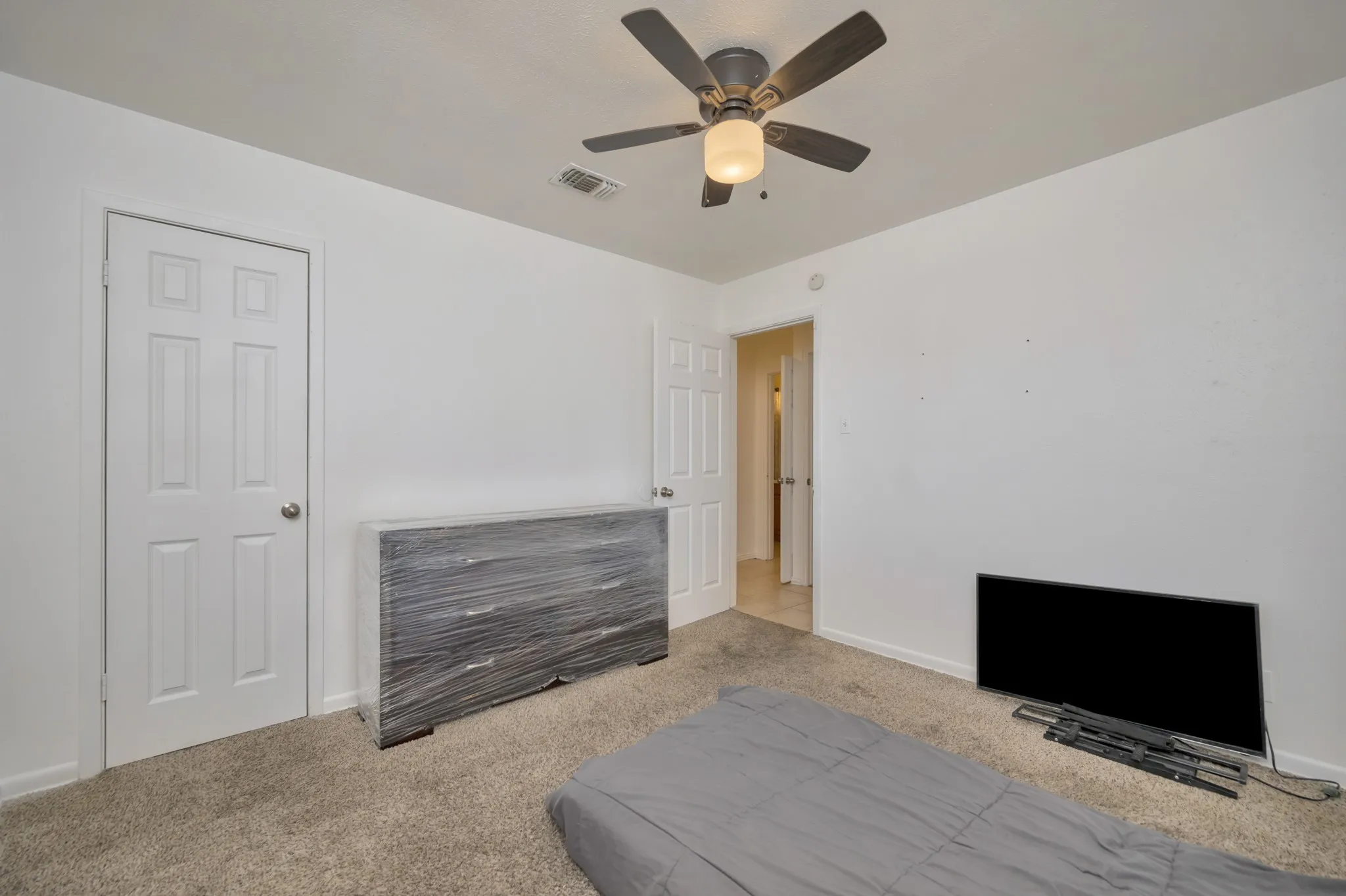 Single Family Residence For Sale in Tarrant County , 512 E Mission Street, Crowley, Texas 76036, 3 Bedroom, 2 Bathroom, 2 Garage spaces, 1,277 Sqft, built in 1964, mls#21387182, Real Estate Agent in Crowley, Homes For Sale in Tarrant county, Homes For Sale in Crowley, Realtor in Crowley Texas, Real Estate Brokerage Independent Realty Texas, Luminita Cordes Realtor