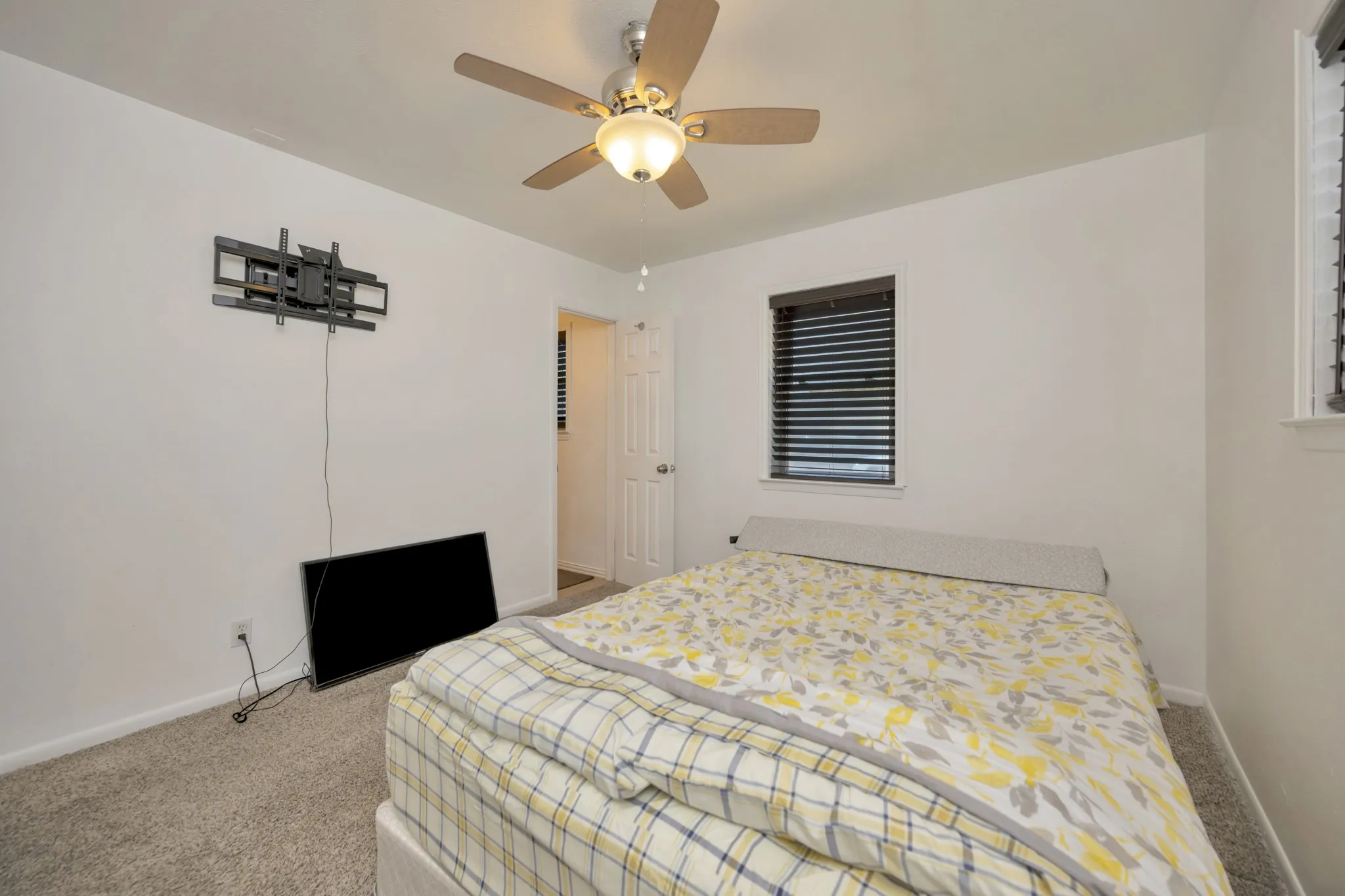 Single Family Residence For Sale in Tarrant County , 512 E Mission Street, Crowley, Texas 76036, 3 Bedroom, 2 Bathroom, 2 Garage spaces, 1,277 Sqft, built in 1964, mls#21387182, Real Estate Agent in Crowley, Homes For Sale in Tarrant county, Homes For Sale in Crowley, Realtor in Crowley Texas, Real Estate Brokerage Independent Realty Texas, Luminita Cordes Realtor