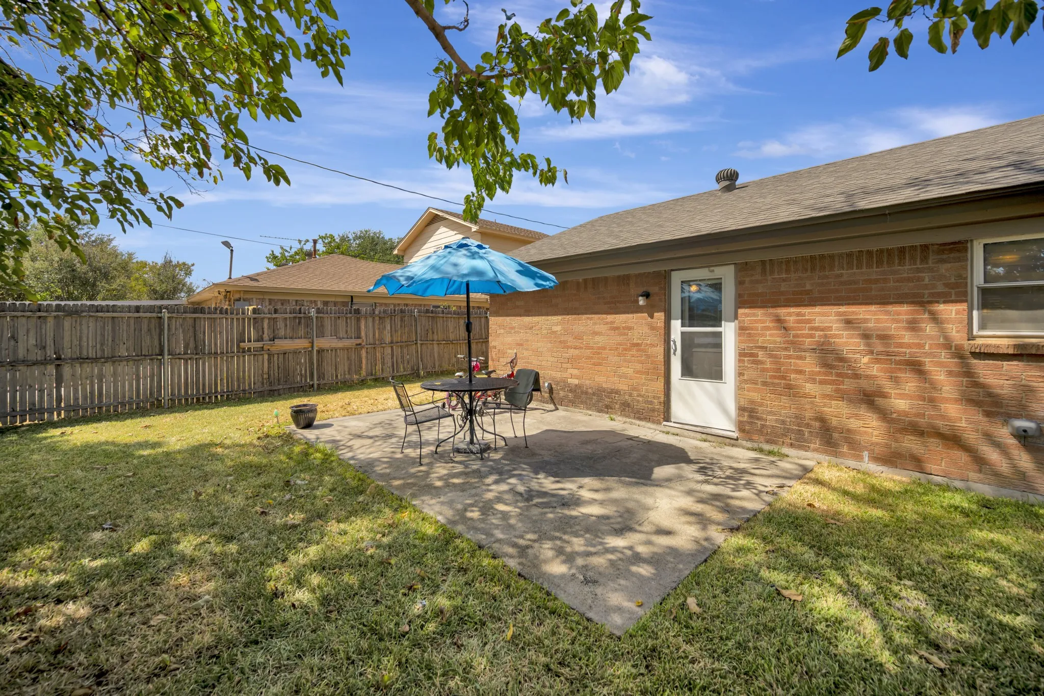 Single Family Residence For Sale in Tarrant County , 512 E Mission Street, Crowley, Texas 76036, 3 Bedroom, 2 Bathroom, 2 Garage spaces, 1,277 Sqft, built in 1964, mls#21387182, Real Estate Agent in Crowley, Homes For Sale in Tarrant county, Homes For Sale in Crowley, Realtor in Crowley Texas, Real Estate Brokerage Independent Realty Texas, Luminita Cordes Realtor