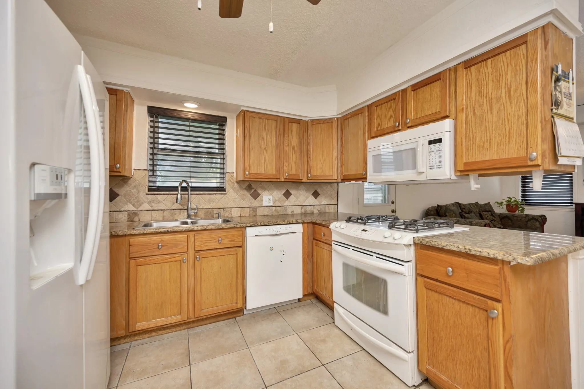 Single Family Residence For Sale in Tarrant County , 512 E Mission Street, Crowley, Texas 76036, 3 Bedroom, 2 Bathroom, 2 Garage spaces, 1,277 Sqft, built in 1964, mls#21387182, Real Estate Agent in Crowley, Homes For Sale in Tarrant county, Homes For Sale in Crowley, Realtor in Crowley Texas, Real Estate Brokerage Independent Realty Texas, Luminita Cordes Realtor