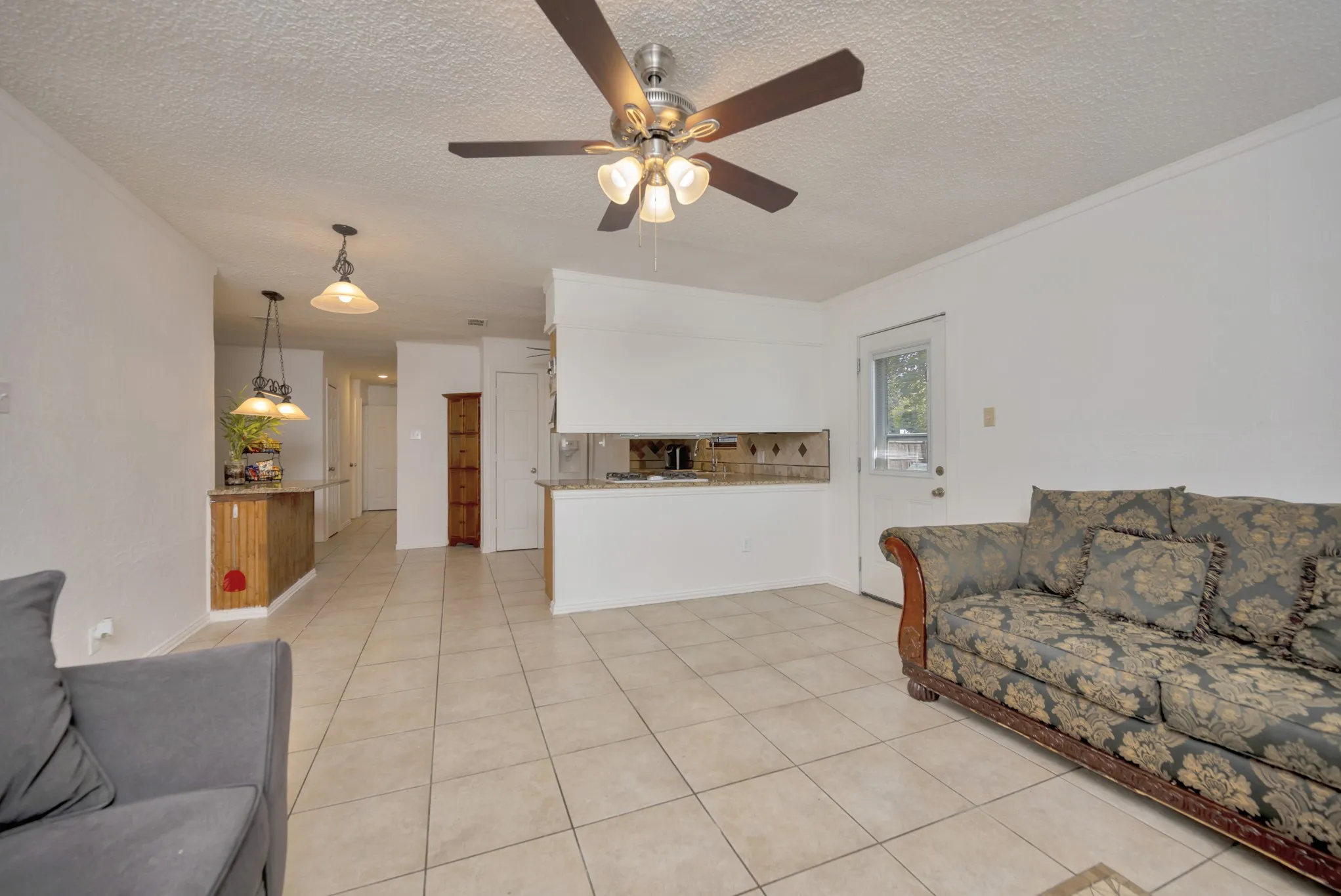 Single Family Residence For Sale in Tarrant County , 512 E Mission Street, Crowley, Texas 76036, 3 Bedroom, 2 Bathroom, 2 Garage spaces, 1,277 Sqft, built in 1964, mls#21387182, Real Estate Agent in Crowley, Homes For Sale in Tarrant county, Homes For Sale in Crowley, Realtor in Crowley Texas, Real Estate Brokerage Independent Realty Texas, Luminita Cordes Realtor