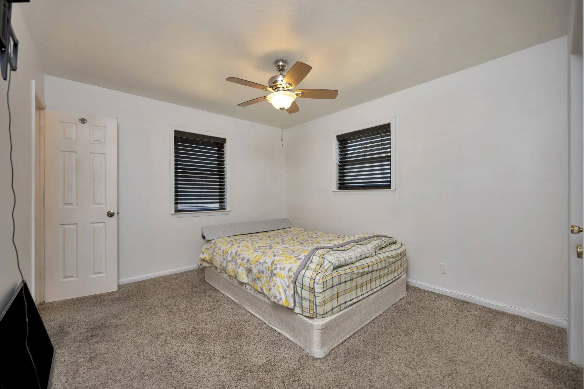 Single Family Residence For Sale in Tarrant County , 512 E Mission Street, Crowley, Texas 76036, 3 Bedroom, 2 Bathroom, 2 Garage spaces, 1,277 Sqft, built in 1964, mls#21387182, Real Estate Agent in Crowley, Homes For Sale in Tarrant county, Homes For Sale in Crowley, Realtor in Crowley Texas, Real Estate Brokerage Independent Realty Texas, Luminita Cordes Realtor