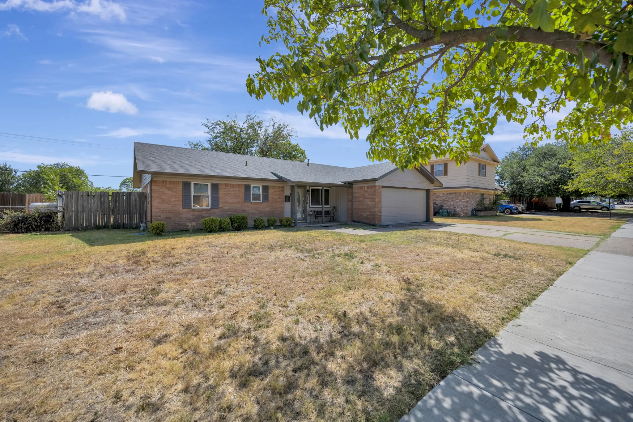 Single Family Residence For Sale in Tarrant County , 512 E Mission Street, Crowley, Texas 76036, 3 Bedroom, 2 Bathroom, 2 Garage spaces, 1,277 Sqft, built in 1964, mls#21387182, Real Estate Agent in Crowley, Homes For Sale in Tarrant county, Homes For Sale in Crowley, Realtor in Crowley Texas, Real Estate Brokerage Independent Realty Texas, Luminita Cordes Realtor