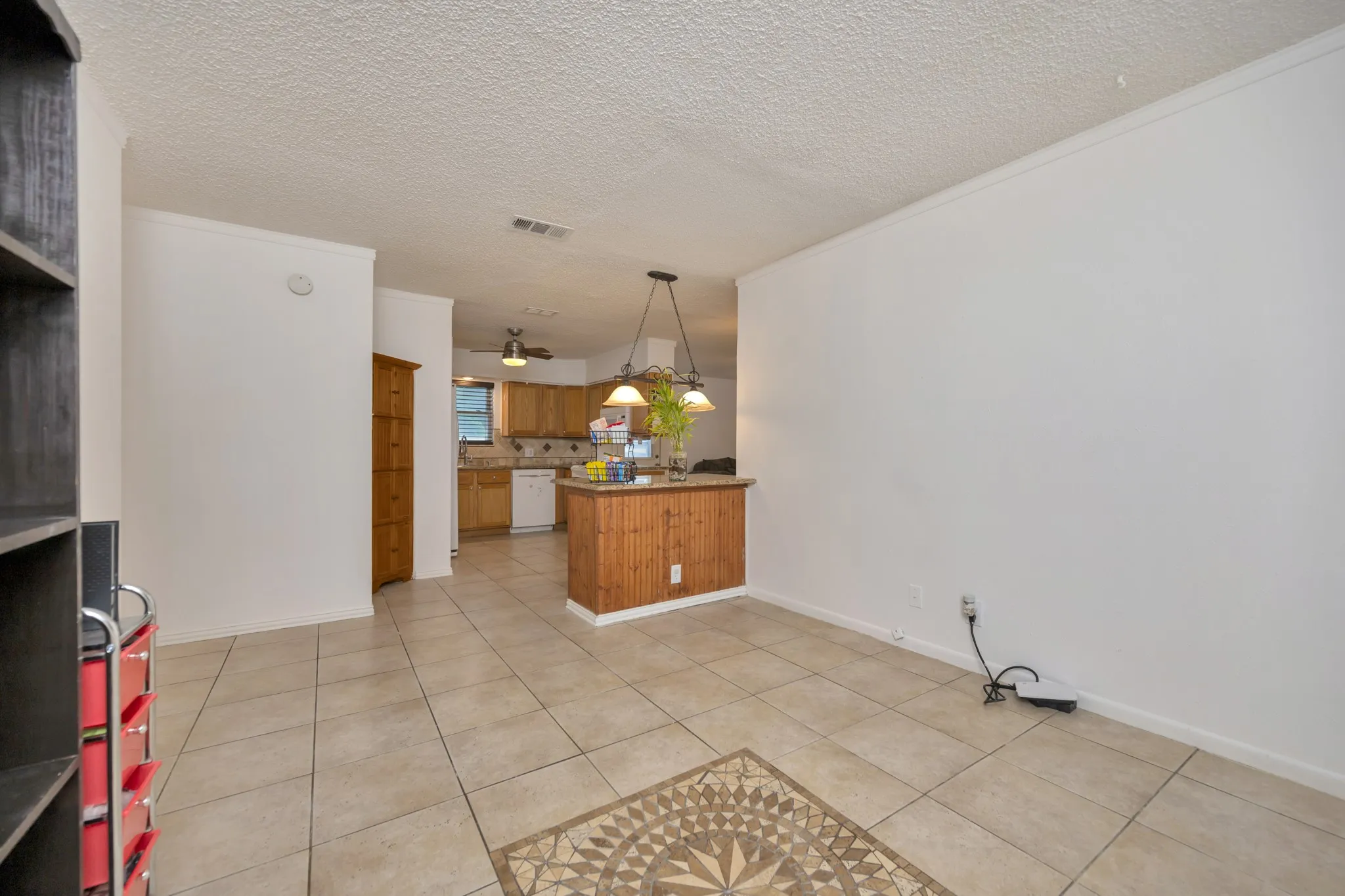 Single Family Residence For Sale in Tarrant County , 512 E Mission Street, Crowley, Texas 76036, 3 Bedroom, 2 Bathroom, 2 Garage spaces, 1,277 Sqft, built in 1964, mls#21387182, Real Estate Agent in Crowley, Homes For Sale in Tarrant county, Homes For Sale in Crowley, Realtor in Crowley Texas, Real Estate Brokerage Independent Realty Texas, Luminita Cordes Realtor